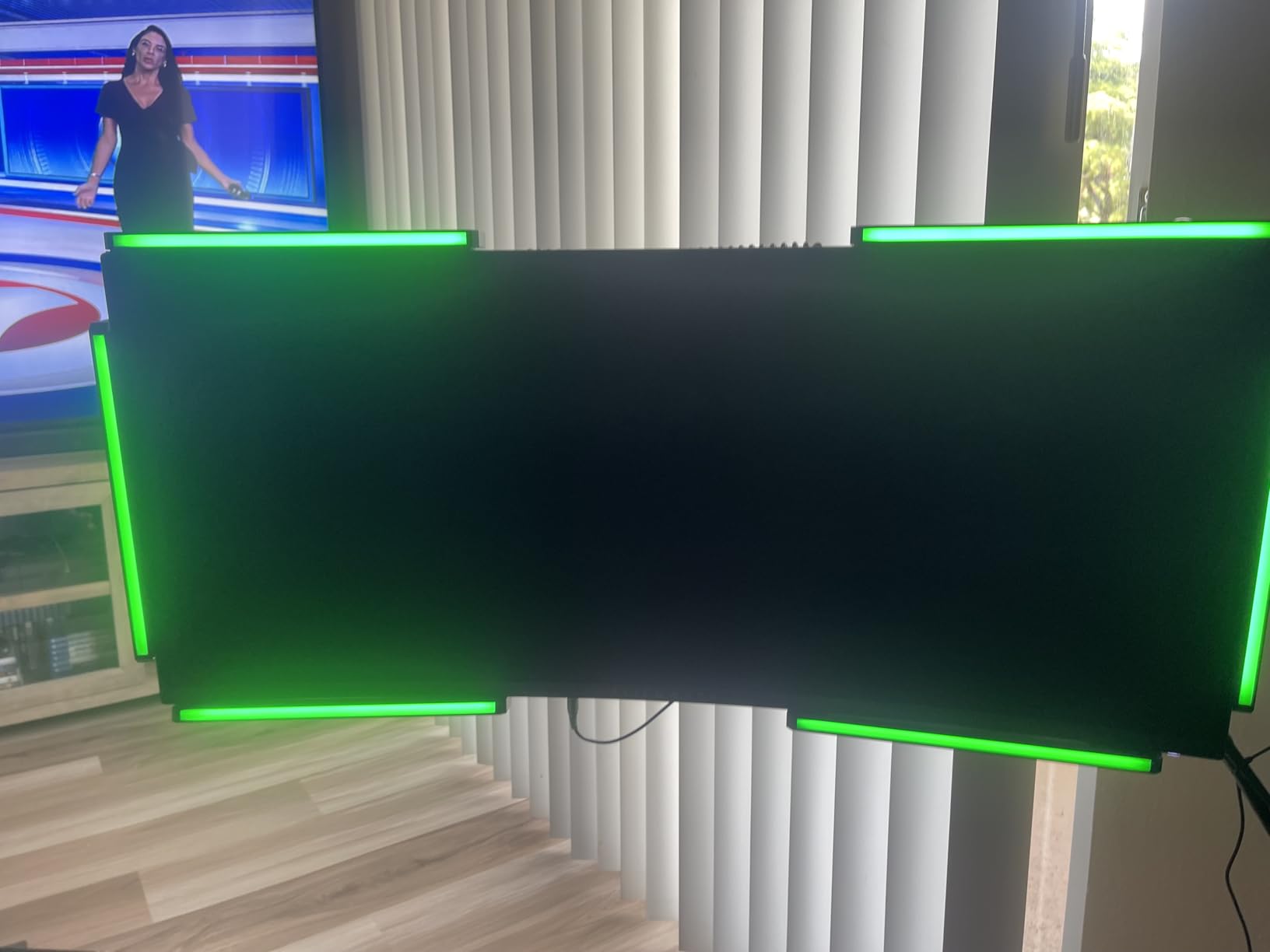 Audio Radar - Instantly See Footsteps, Gunfire & Vehicles in COD, PUBG, Apex, Rust & More - Works with Xbox, PlayStation & PC - Immersive RGB Gaming Lights for Monitors & TVs - for Deaf Gamers customer photo 2
