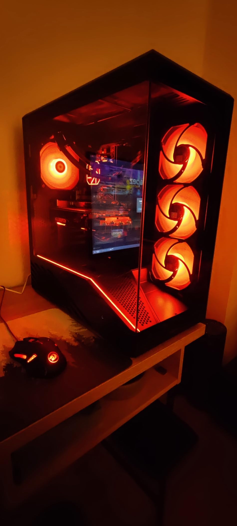 Lian Li Vector V100 ATX Mid-Tower PC Case - Tempered Glass - White customer photo 1