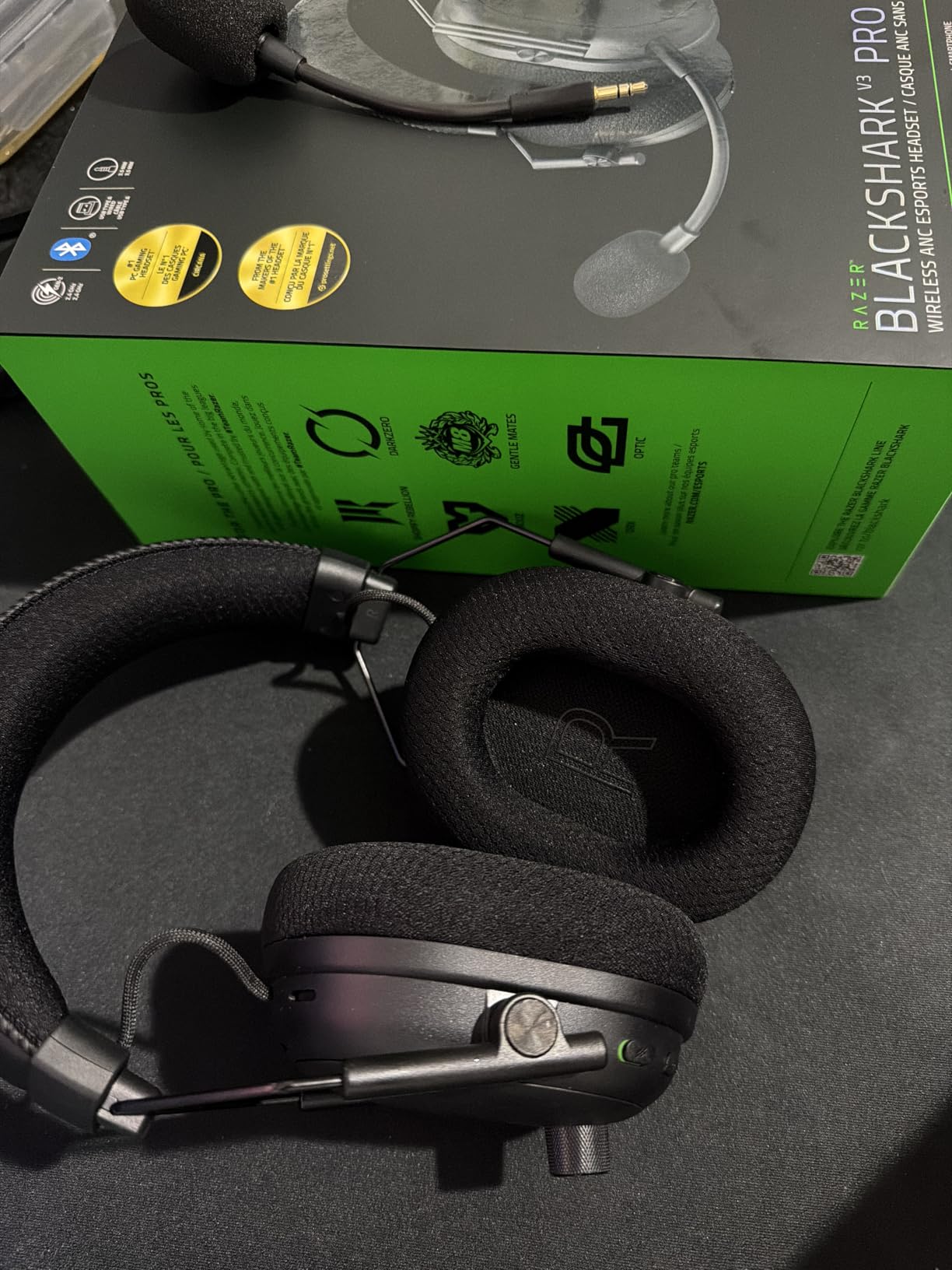 Razer BlackShark V3 Pro Wireless ANC PC Gaming Headset - ANC, Detachable Full Band Mic, 50mm Drivers, 70 Hr Battery, Multi‑Mode Connectivity (2.4 GHz, Bluetooth, USB, 3.5 mm) - Black customer photo 2