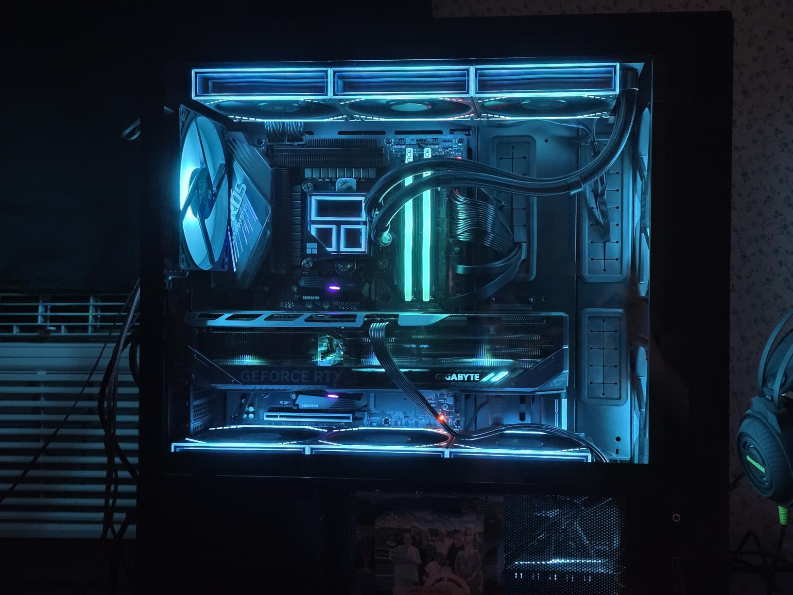 Thermalright ARGB and Fan HUB X12 IR Black Hub Controller Support 12 Groups of CPU Fans, 3Pin PC ARGB Controller and 4Pin PWM Fan, SATA Power Cord Direct Input (12V 4pin RGB is Not Supported) customer photo 1