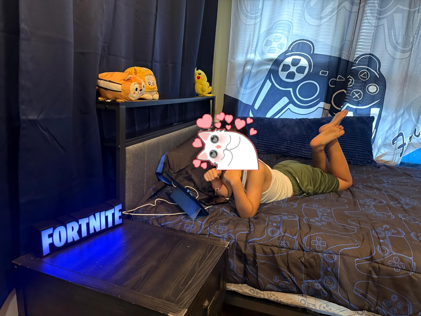 Paladone Fortnite RGB Colour-Changing Logo Light - Officially Licensed Gaming Lamp with Remote Control, Wall or Desk Display, USB Powered Decor for Gamers customer photo 1