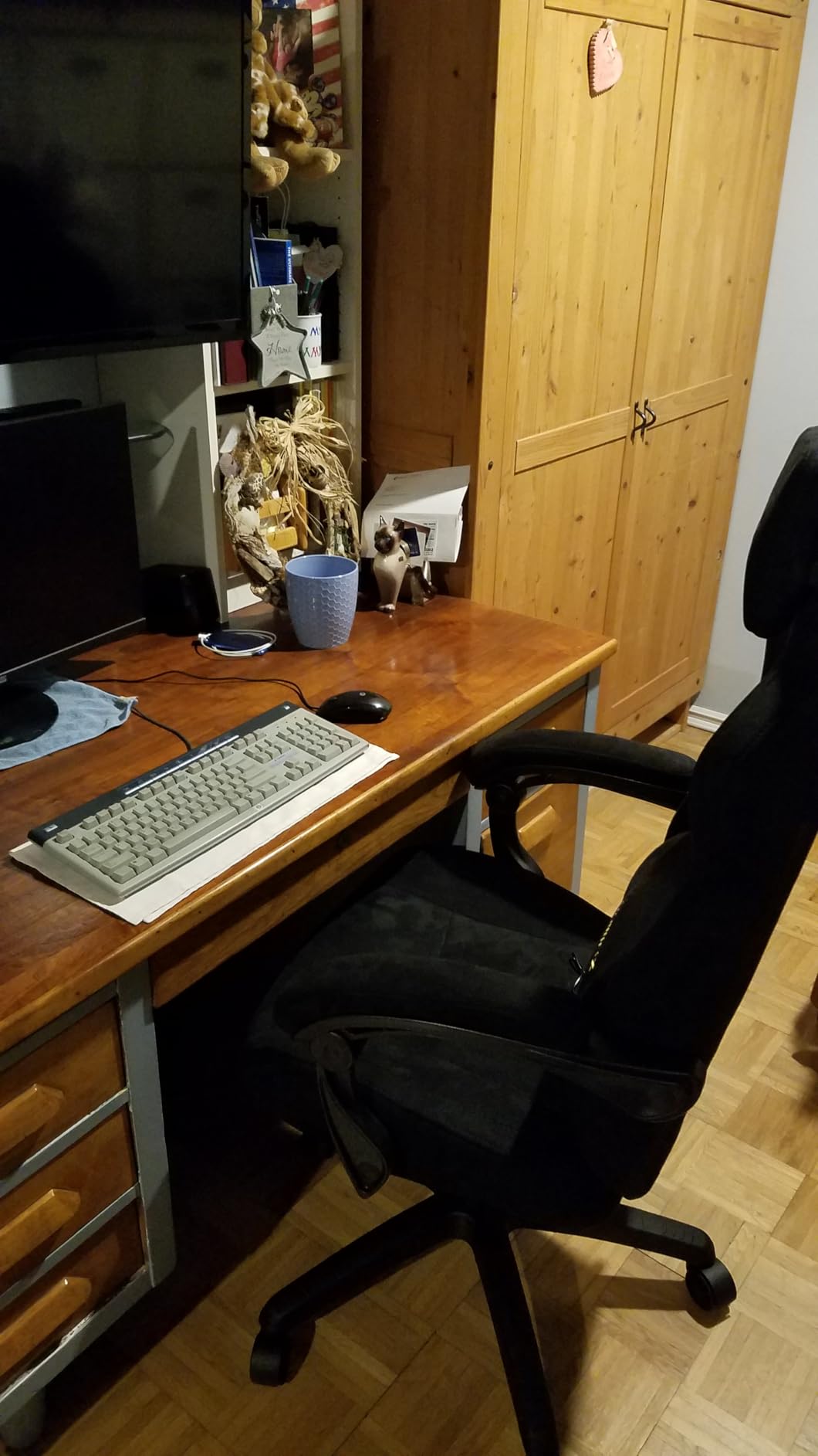 Dowinx Big and Tall Gaming Chair, Suede Fabric Game Chair with Pocket Spring Cushion, High Back Gamer Chair Ergonomic with Footrest for Adults Office, 440LBS, Black customer photo 1