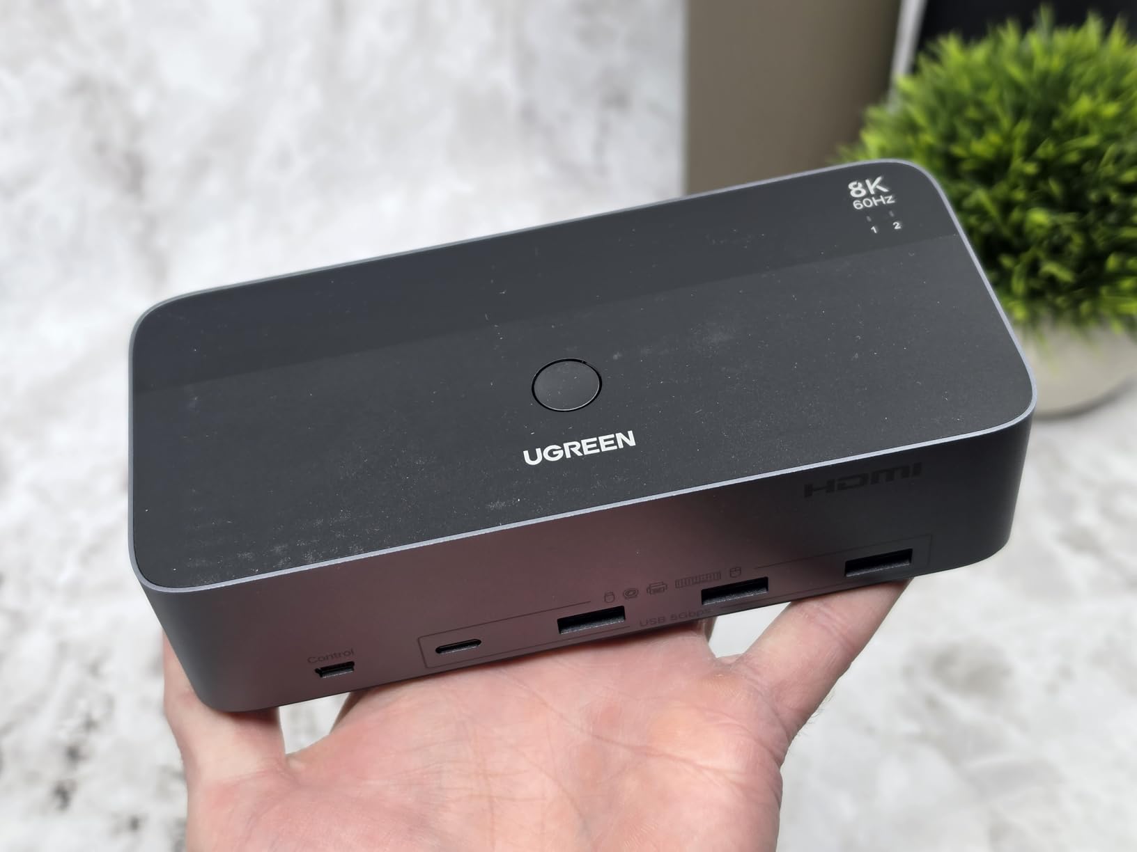 UGREEN 8K@60Hz HDMI Displayport KVM Switch 3 Monitors 2 Computers, Aluminum customer photo 2