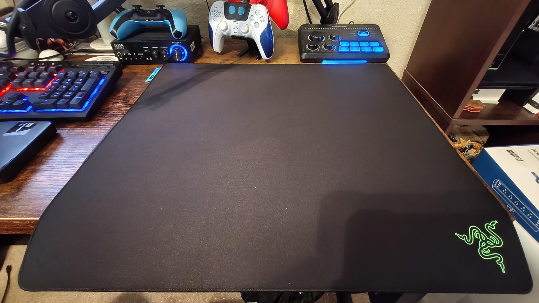 Razer Gigantus V2 Pro Soft Esports Gaming Mouse Pad (Large), Control | High Friction Cloth Surface, Tracking Accuracy, GlideCore Foam, Anti Slip Base, Low-Profile Stitched Edges customer photo 2