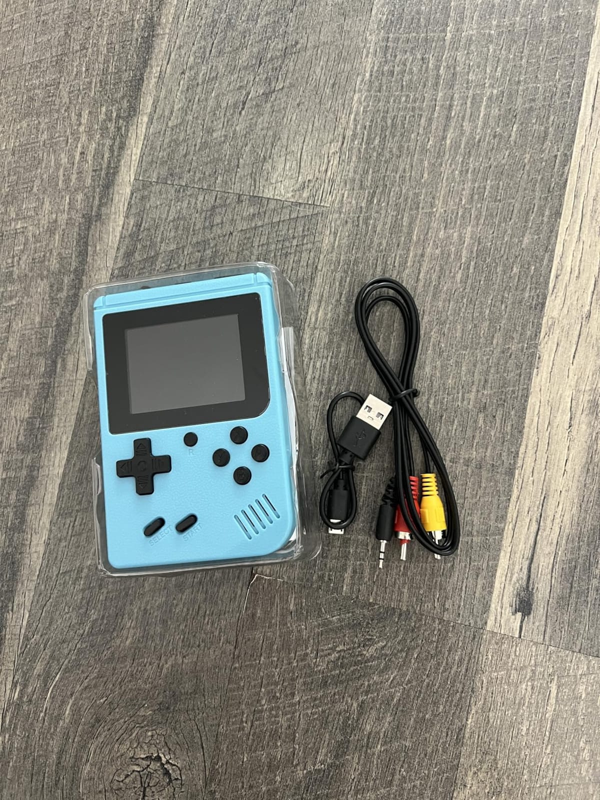 Mini Retro Handheld Games Console, Built-in 400 Video Games, Portable Video Gaming Player with 3.0 Inch IPS Screen and Rechargeable Battery (Blue) customer photo 1