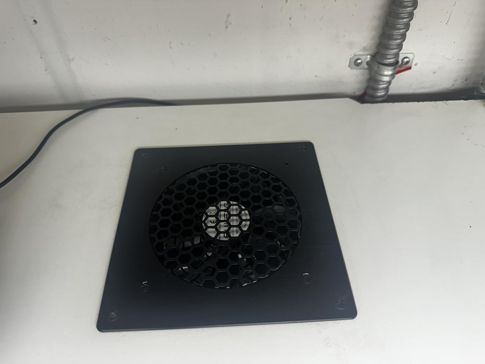 ELUTENG 120mm USB Cabinet Fan | Intelligent Temperature Control, 3 Speed Settings (1000/1200/1500 RPM), Aluminum Alloy Panel, Dual Ball Bearings customer photo 2