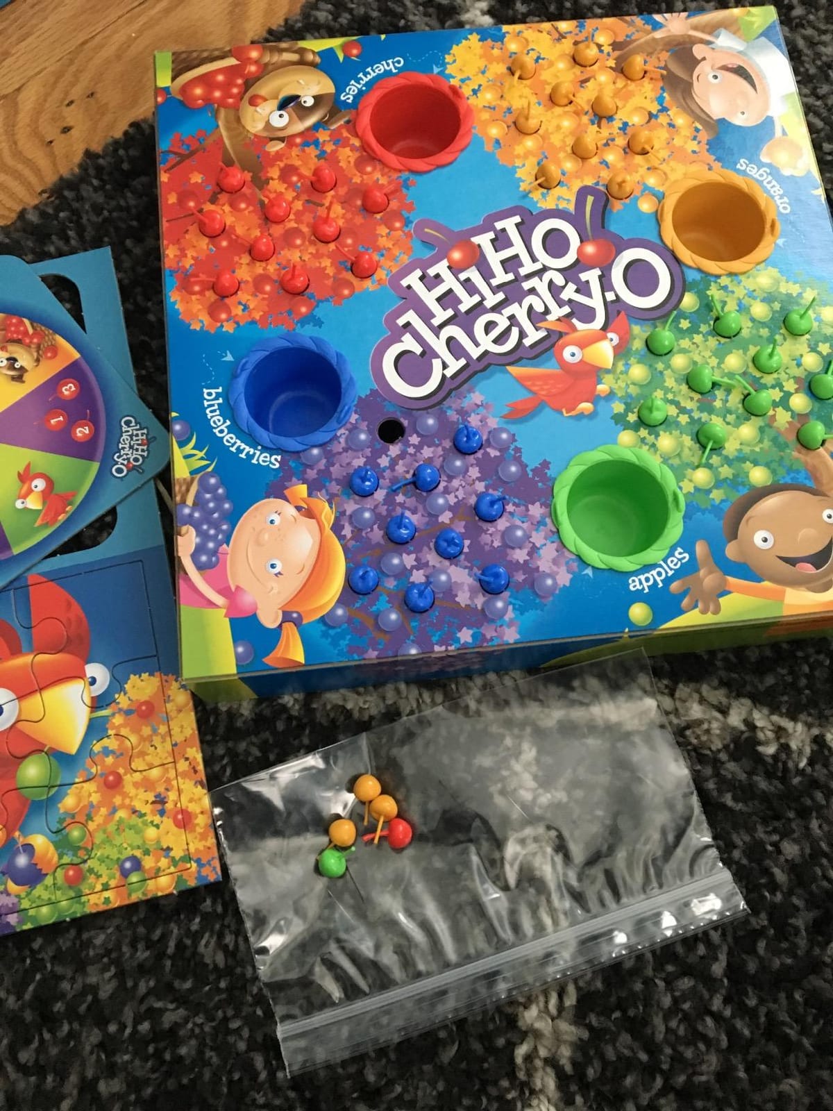 Hasbro Gaming Hi Ho Cherry-O Board Game for 2 to 4 Players Kids Ages 3 and Up (Amazon Exclusive) customer photo 2