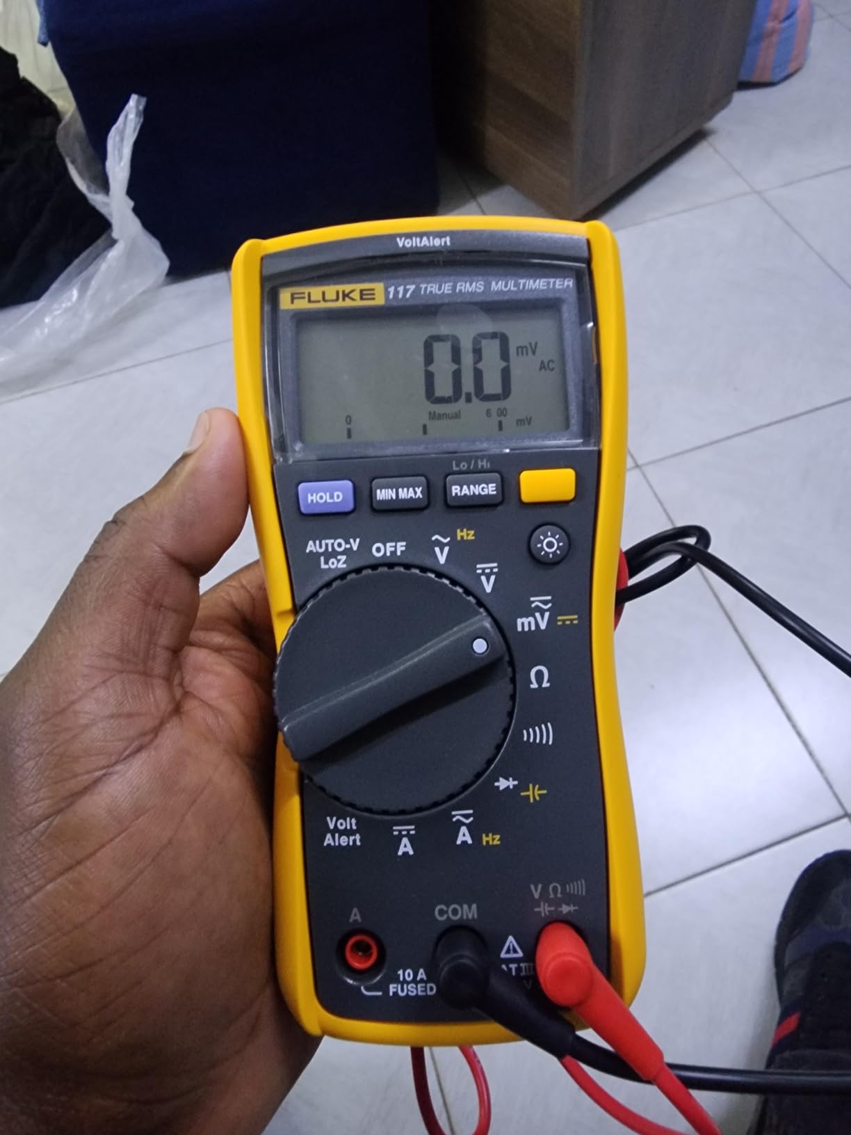 Fluke 117 Digital Multimeter, Non-Contact AC Voltage Detection, Measures Resistance/Continuity/Frequency/Capacitance/Min Max Average, Automatic AC/DC Selection, Low Impedance Mode customer photo 1