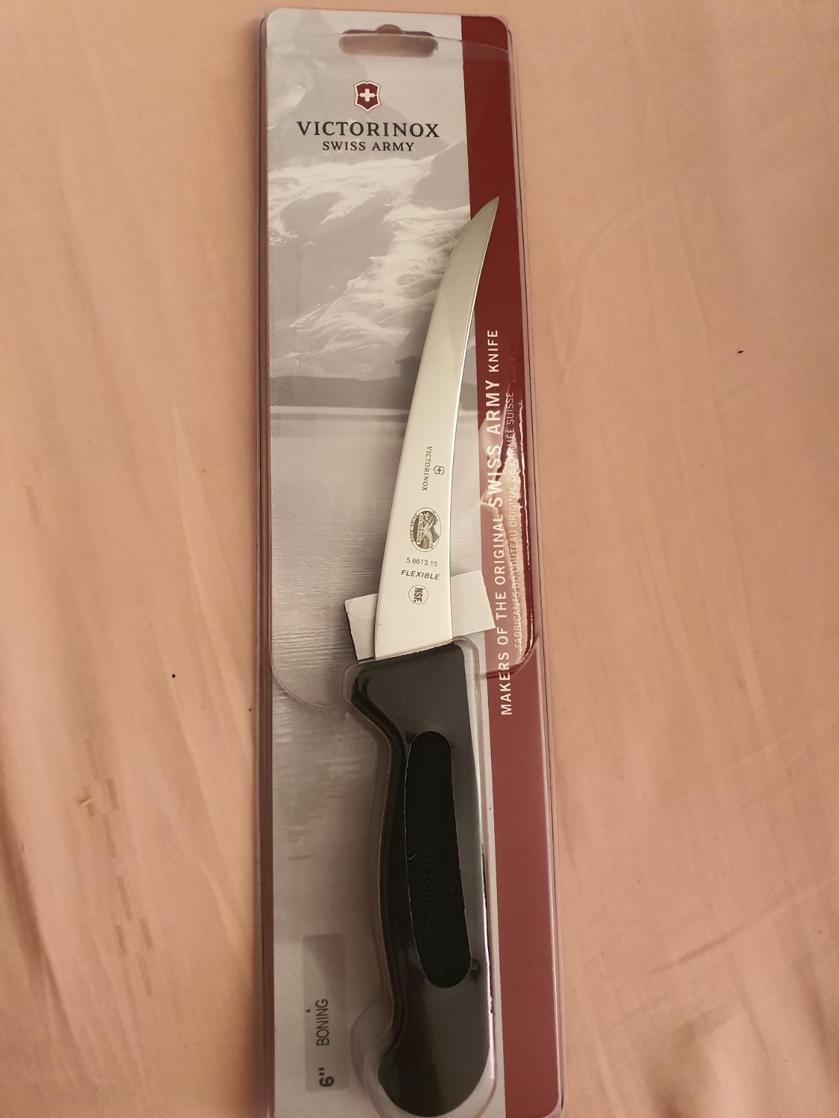Victorinox Fibrox 6-In Curved Boning & Fillet Knife, Flexible Steel Blade customer photo 1