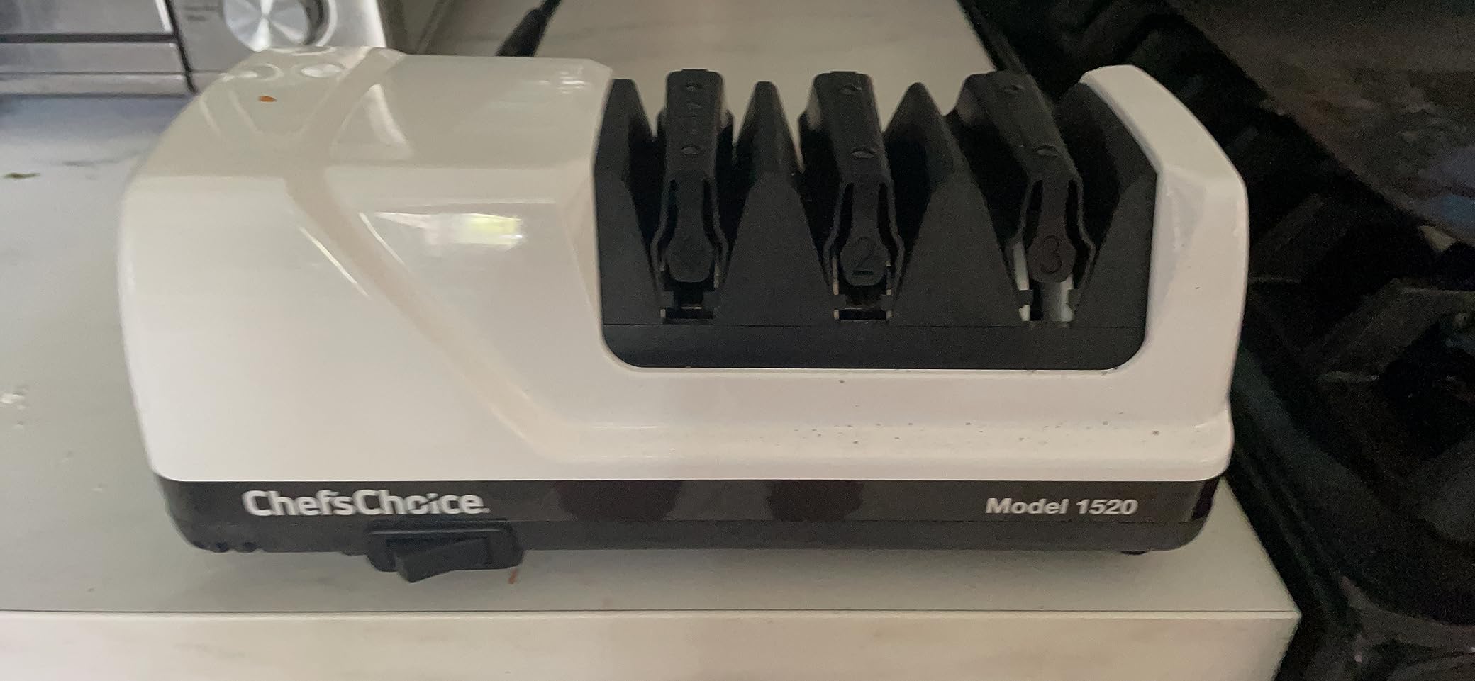 Chef’s Choice Professional Electric Knife Sharpeners for 15- and 20-Degree Straight-Edge and Serrated Knives with Diamond Abrasives & Precision Angle Control, 3-Stage, White customer photo 2