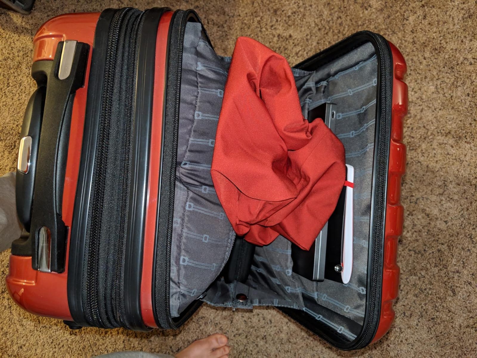 DELSEY PARIS Helium Aero Hardside Expandable Luggage with Spinner Wheels, Titanium, Carry-On Plus 21 Inch customer photo 1