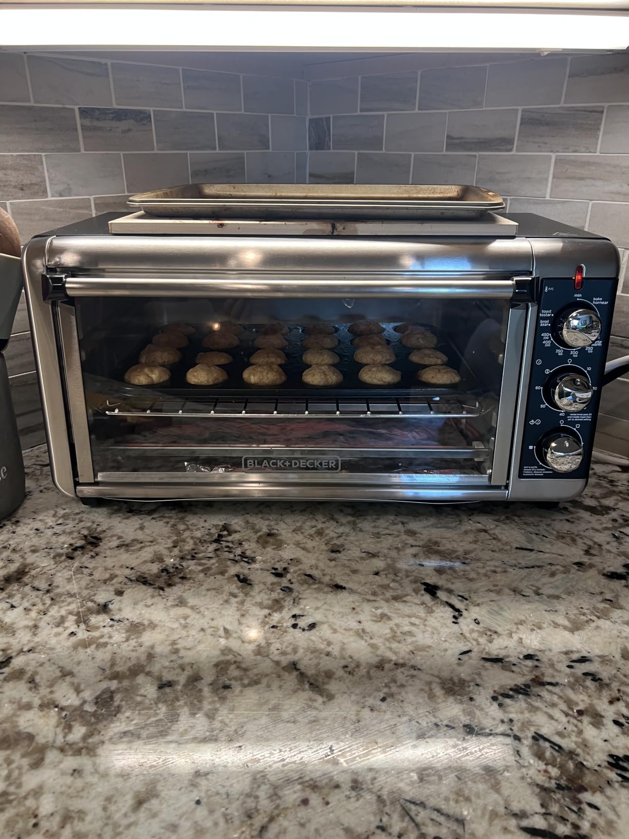 BLACK+DECKER TO3250XSBD 8-Slice Extra Wide Convection Countertop Toaster Oven, Includes Bake Pan, Broil Rack & Toasting Rack, Stainless Steel/Black customer photo 1