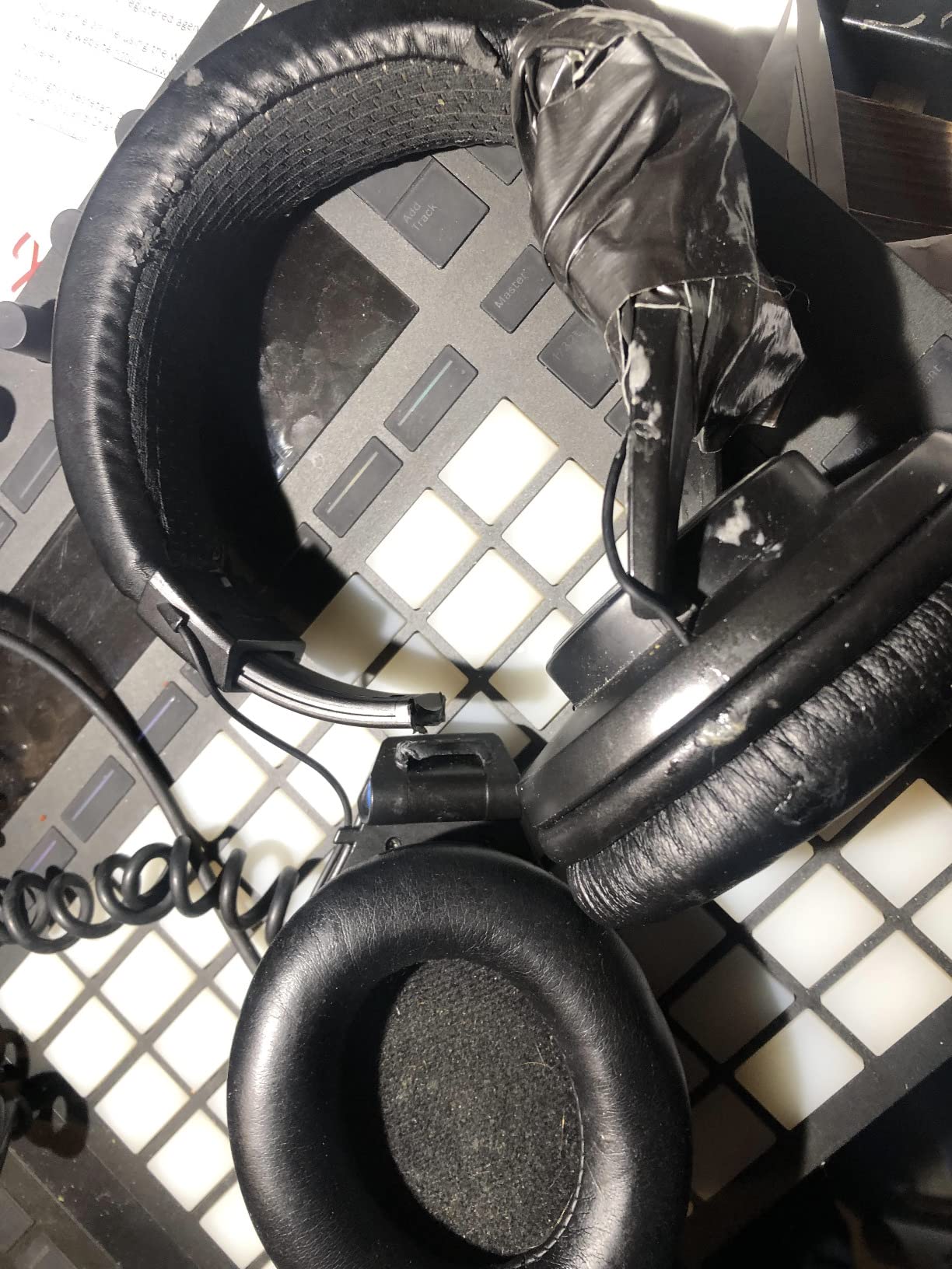 Shure SRH840A Over-Ear Wired Studio Monitoring Headphones customer photo 1