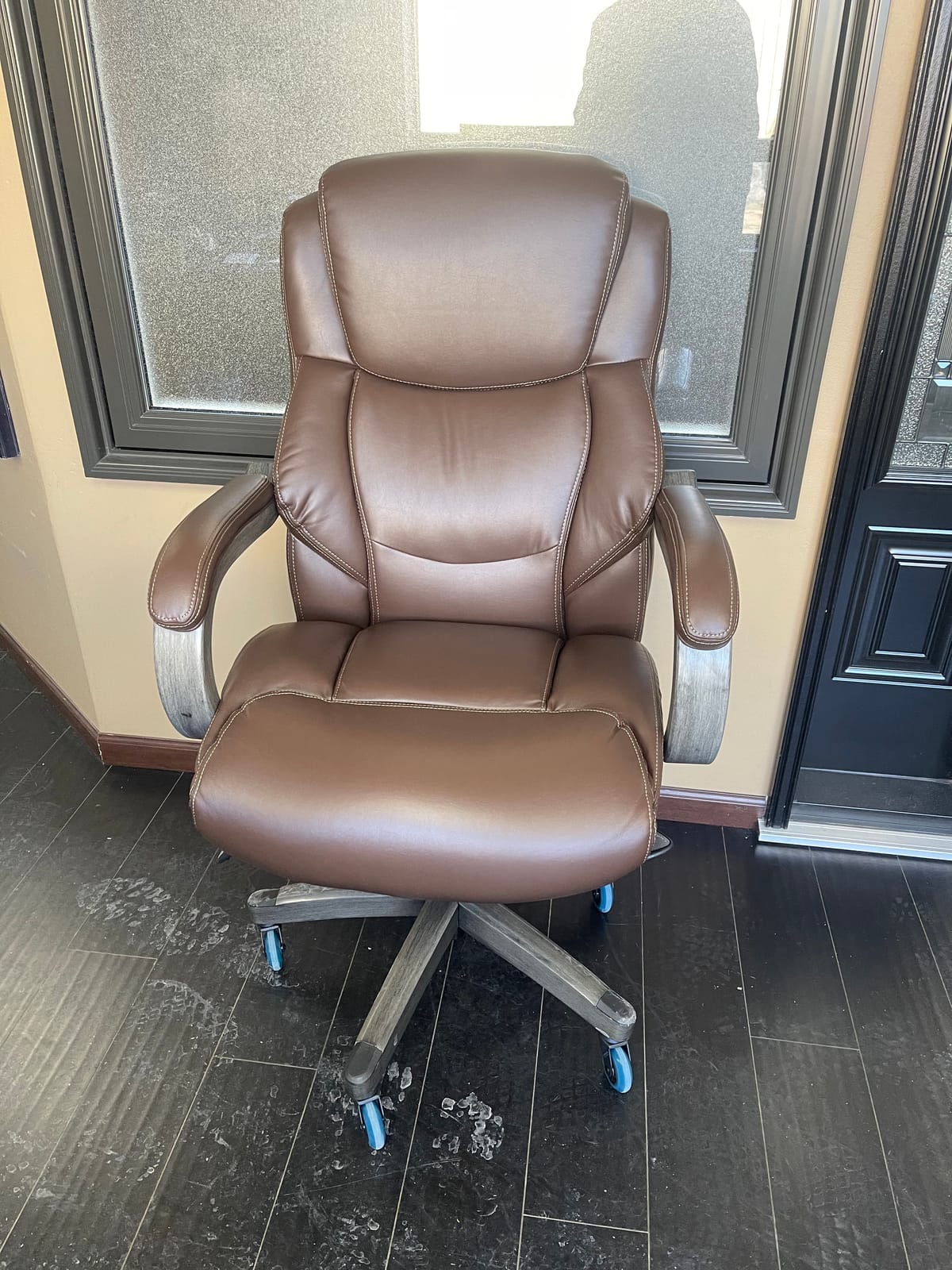 La-Z-Boy Big and Tall Executive Office Chair Lumbar Support, Leather Chair customer photo 1