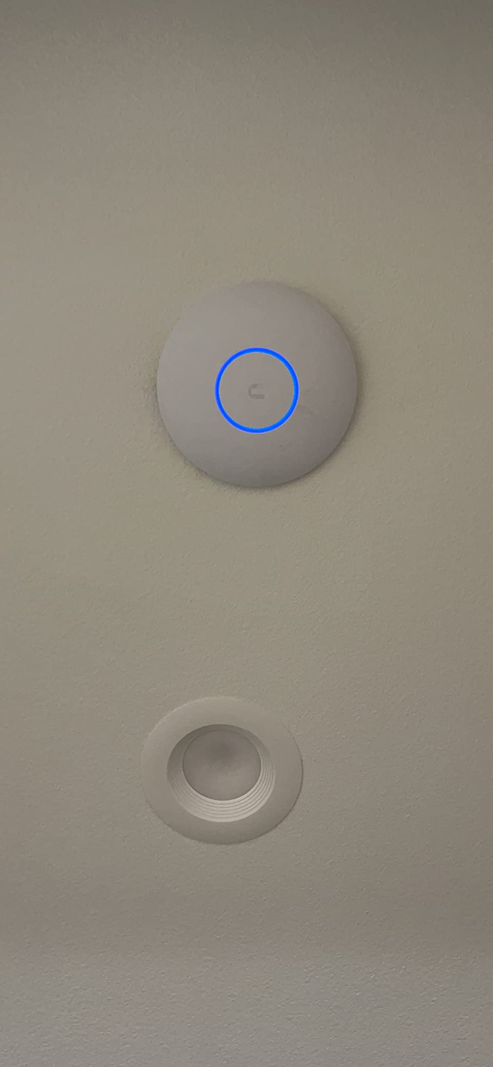 Ubiquiti Networks UniFi UAP-AC-PRO, 3dBi, 22dBm, 450Mbps, 3x3 @ 2. 4GHz / 5GHz, 1300Mbps, 2xGigabit, 122m customer photo 2