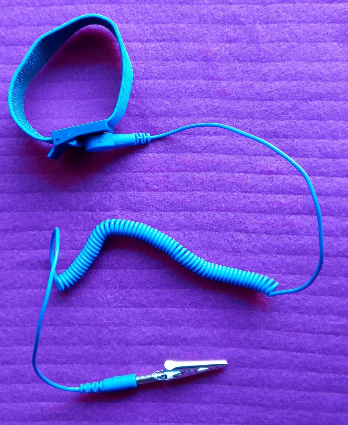 Anti Static Wrist Straps - 3 Pack - Reusable Anti-Static Wrist Straps Equipped with Grounding Wire and Alligator Clip - Enables You to Ground Yourself(2x Black + 1x Blue) customer photo 1