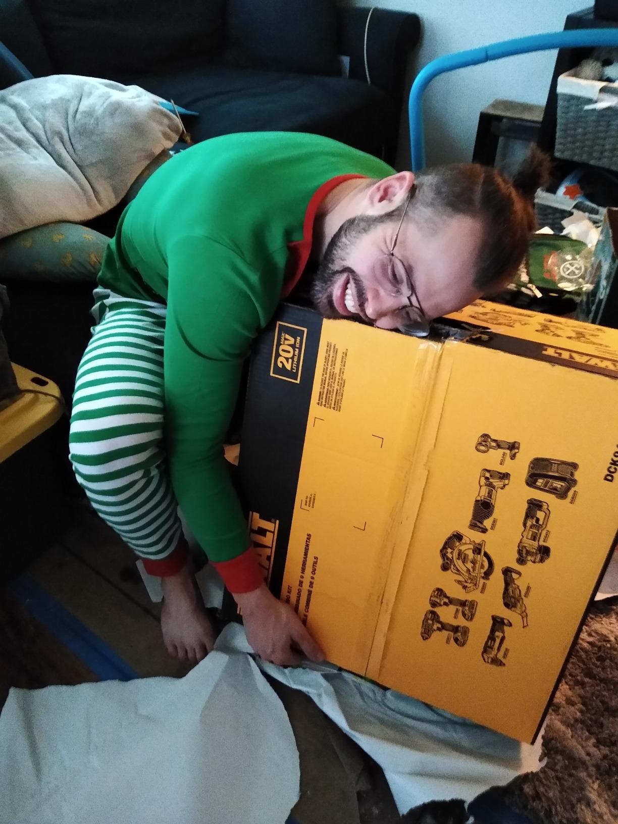 DEWALT 20V MAX Power Tools, 9 Cordless Tool Combo, Impact and Drill Driver, Oscillating Tool, Grinder,Circular and Reciprocating Saw,Right Angle Drill,Speaker,LED Light, 2 Batteries,Charger (DCK940D2) customer photo 1