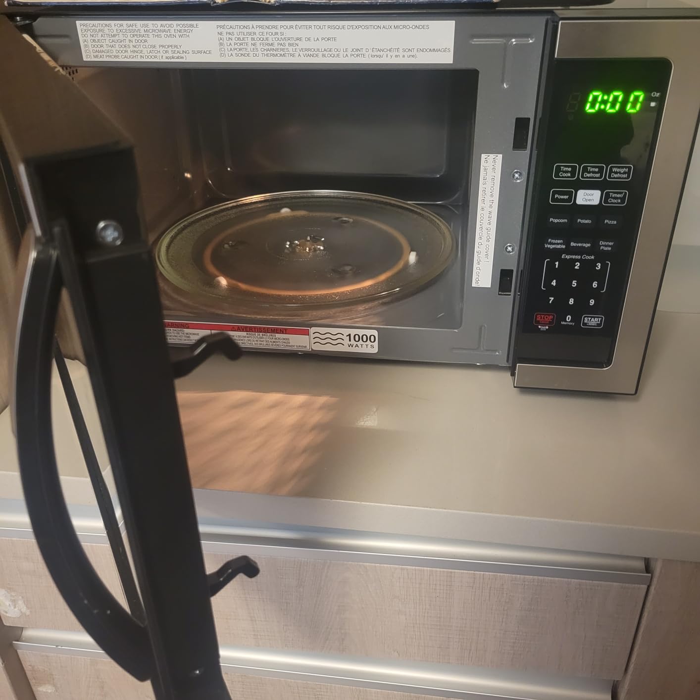 Farberware 1.1 Cu. Ft. Countertop Microwave Oven – 1000 Watts Power, Auto Cook Settings, Defrost, Easy Clean and Child Safety Lock - Stainless customer photo 2
