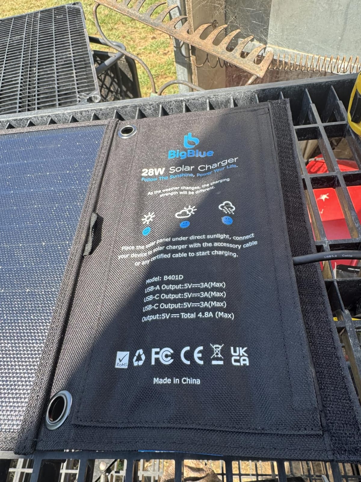 BigBlue 28W High-Efficiency Solar Panel Charger with Dual USB-C and USB-A customer photo 1