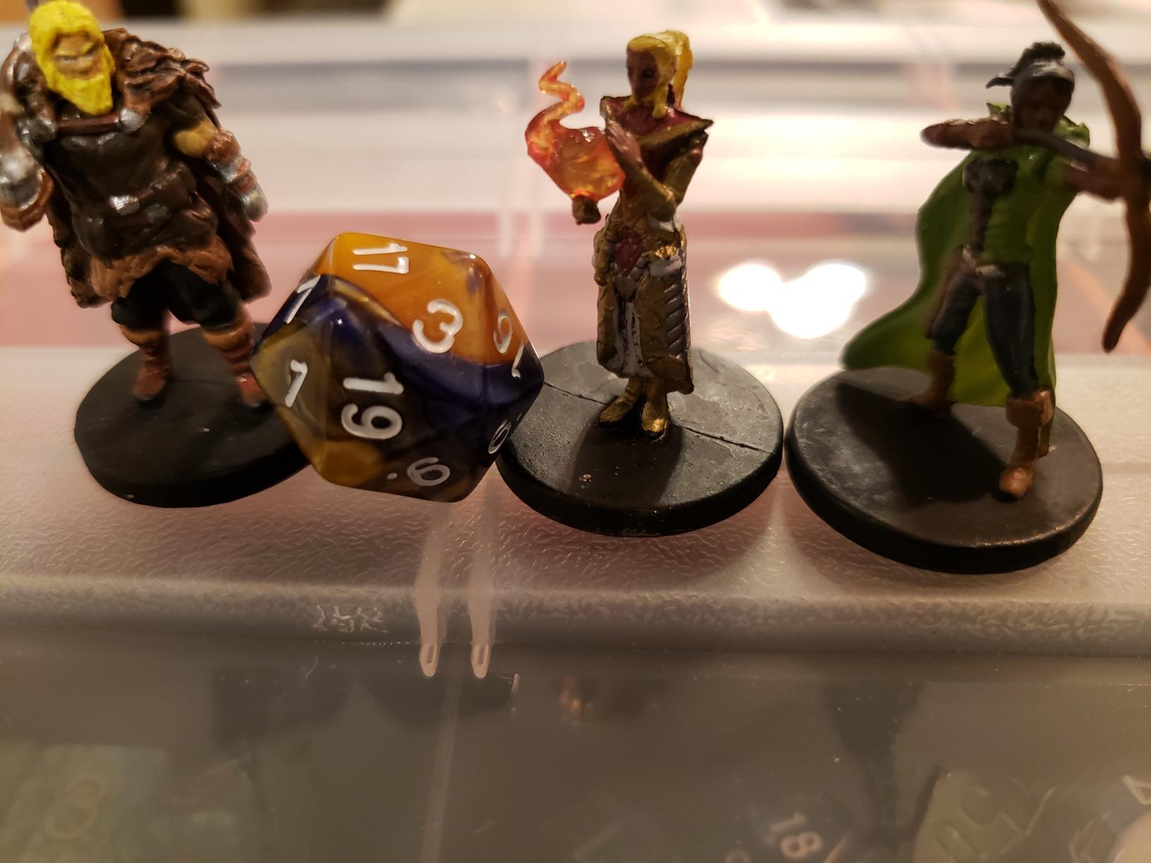 WizKids D&D Icons of the Realms Starter Set, Featuring 5 Returning Figures and 1 New Hero, Gold Color, Fantasy Theme customer photo 2