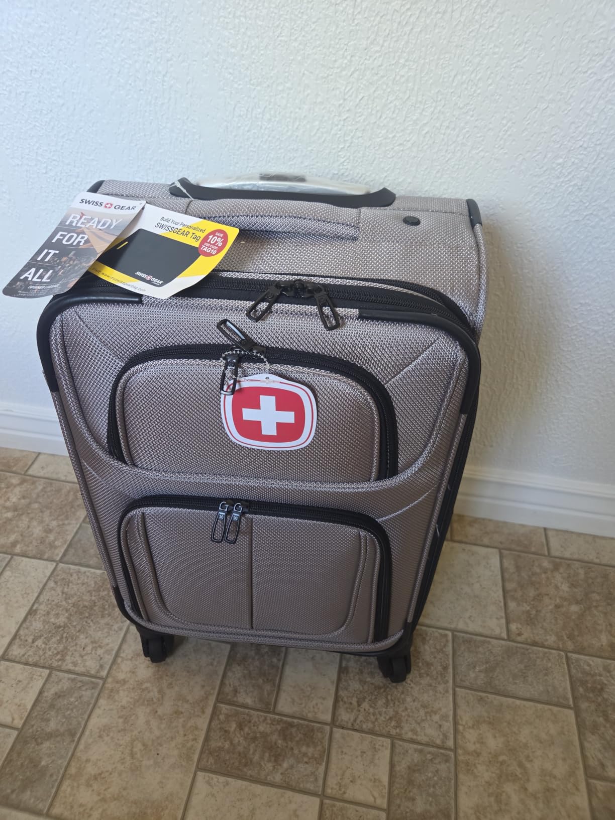 SwissGear Sion Carry-On Spinner Luggage, Softside Expandable, Lightweight Suitcase, Blue, 22.75-Inch customer photo 1