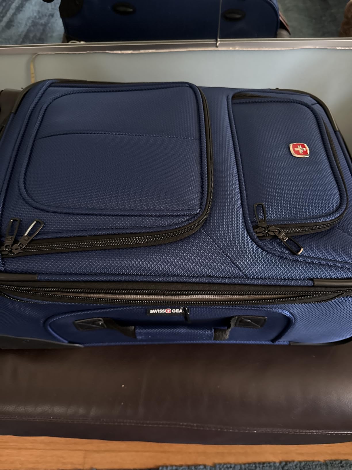 SWISSGEAR Sion Carry-On Spinner Luggage, Softside Expandable, Lightweight Suitcase, Pewter, 22.75-Inch customer photo 1
