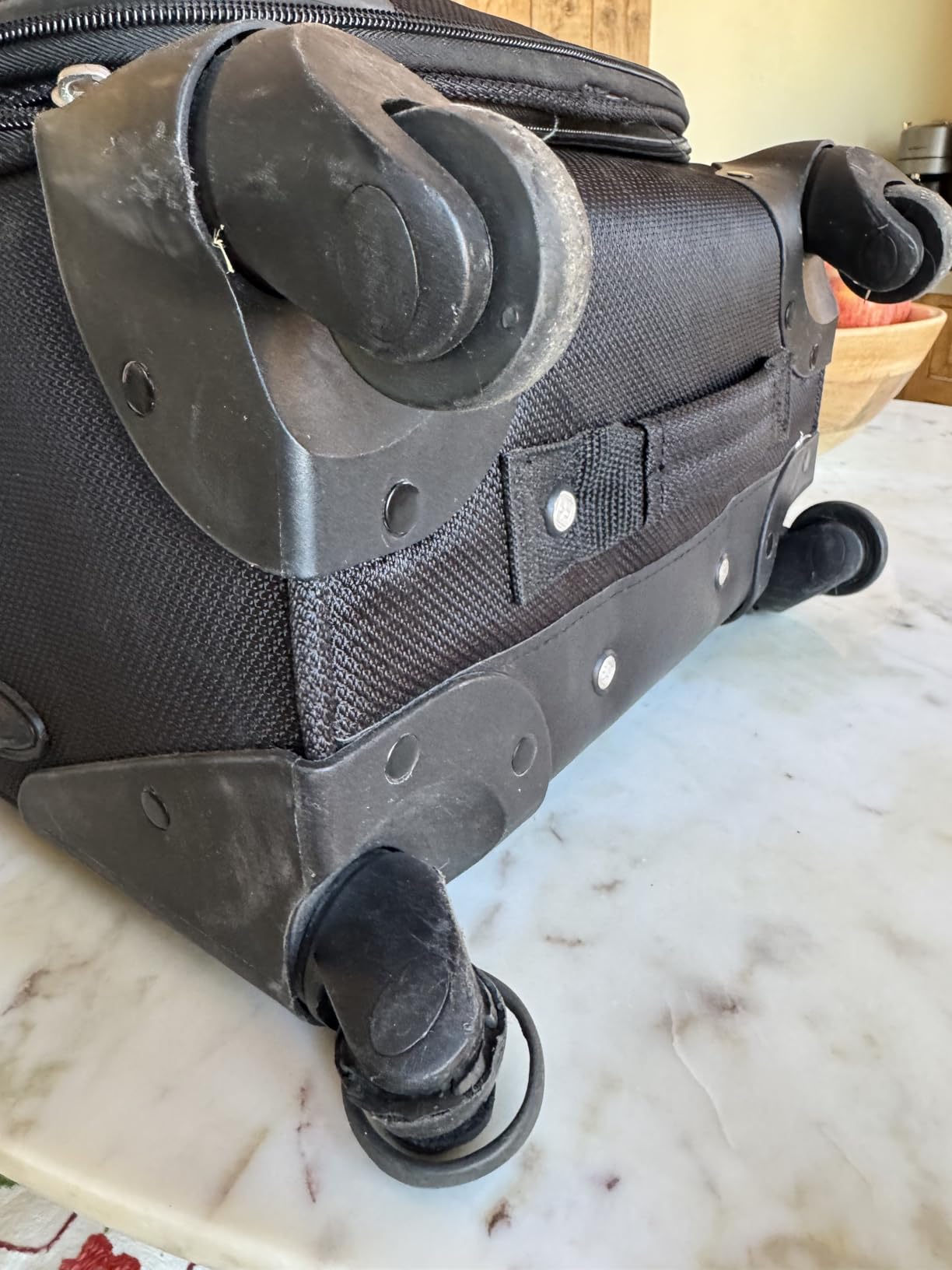 SWISSGEAR Sion Carry-On Spinner Luggage, Softside Expandable, Lightweight Suitcase, Pewter, 22.75-Inch customer photo 2