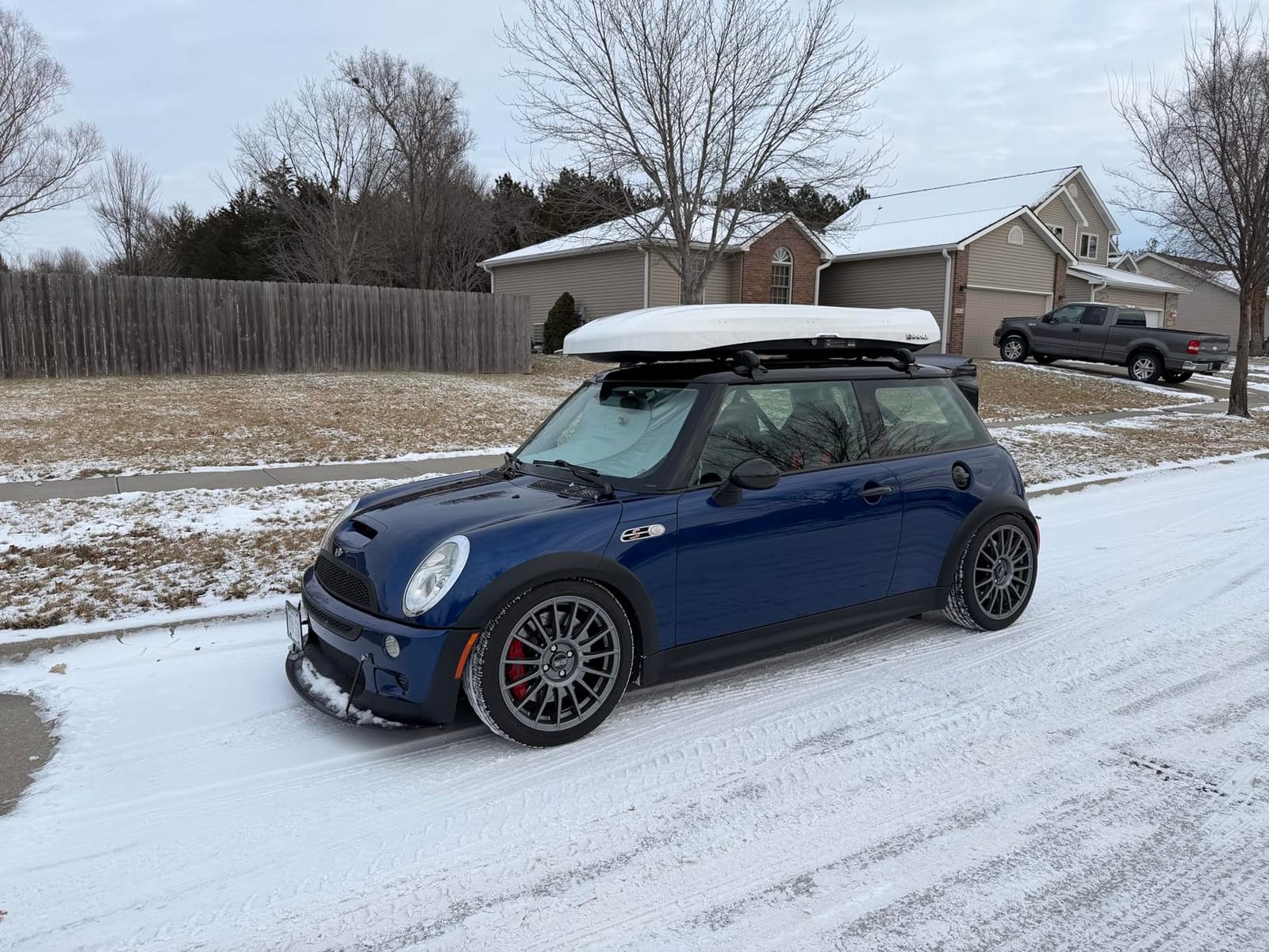 INNO Wedge 660 Black 11 cu ft, Roof Rack, Roof Box, Cargo Box, Hard Shell, Low Profile, Dual‑Side Opening with Locks, Made in Japan, Compatible with Aero & Square Bars, Tool Free Install customer photo 1