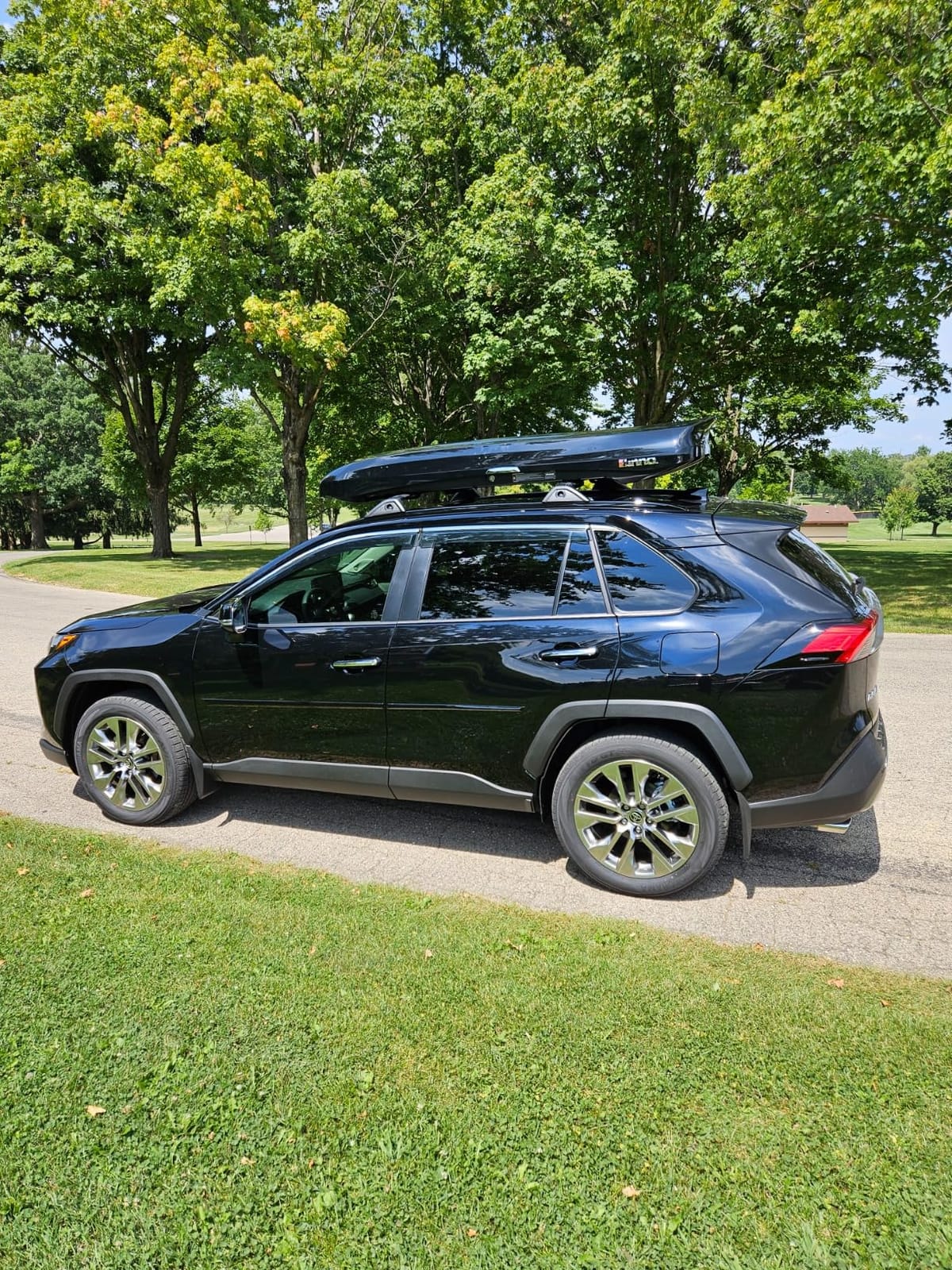 INNO Wedge 660 Black 11 cu ft, Roof Rack, Roof Box, Cargo Box, Hard Shell, Low Profile, Dual‑Side Opening with Locks, Made in Japan, Compatible with Aero & Square Bars, Tool Free Install customer photo 2
