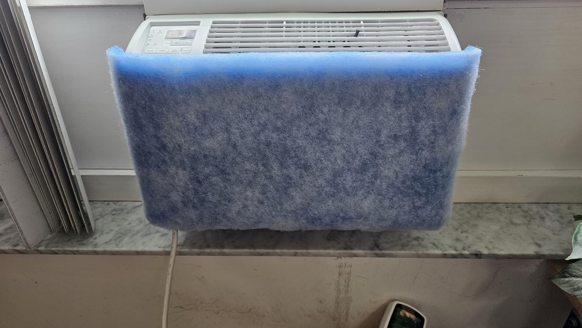 LG 6,000 BTU Window Air Conditioner, 115V, Cools 250 Sq.Ft. for Bedroom, Den, Living Room, Quiet Operation, with Remote, 2 Cooling & Fan Speeds, 2-Way Air Deflection, Auto Restart, White customer photo 2