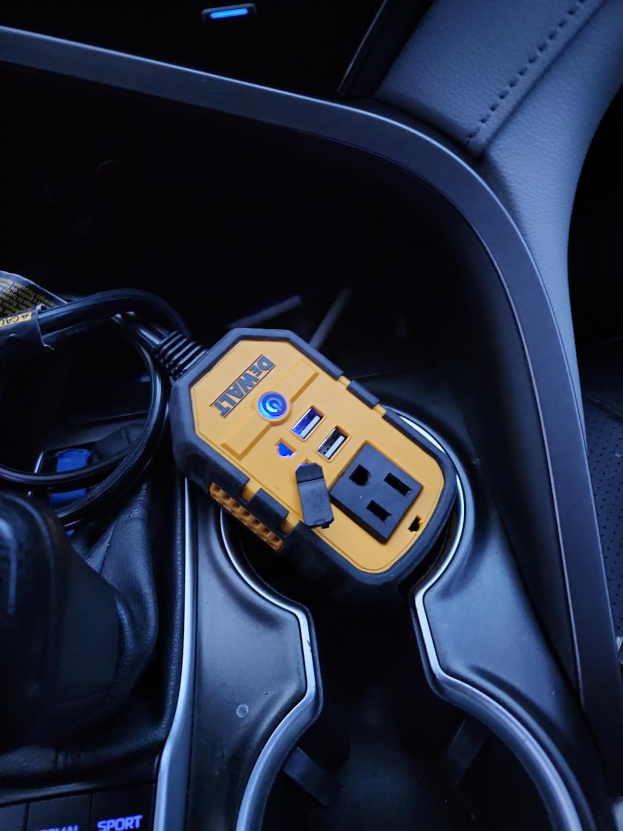 DEWALT DXAEPI140 Power Inverter for Vehicles customer photo 2