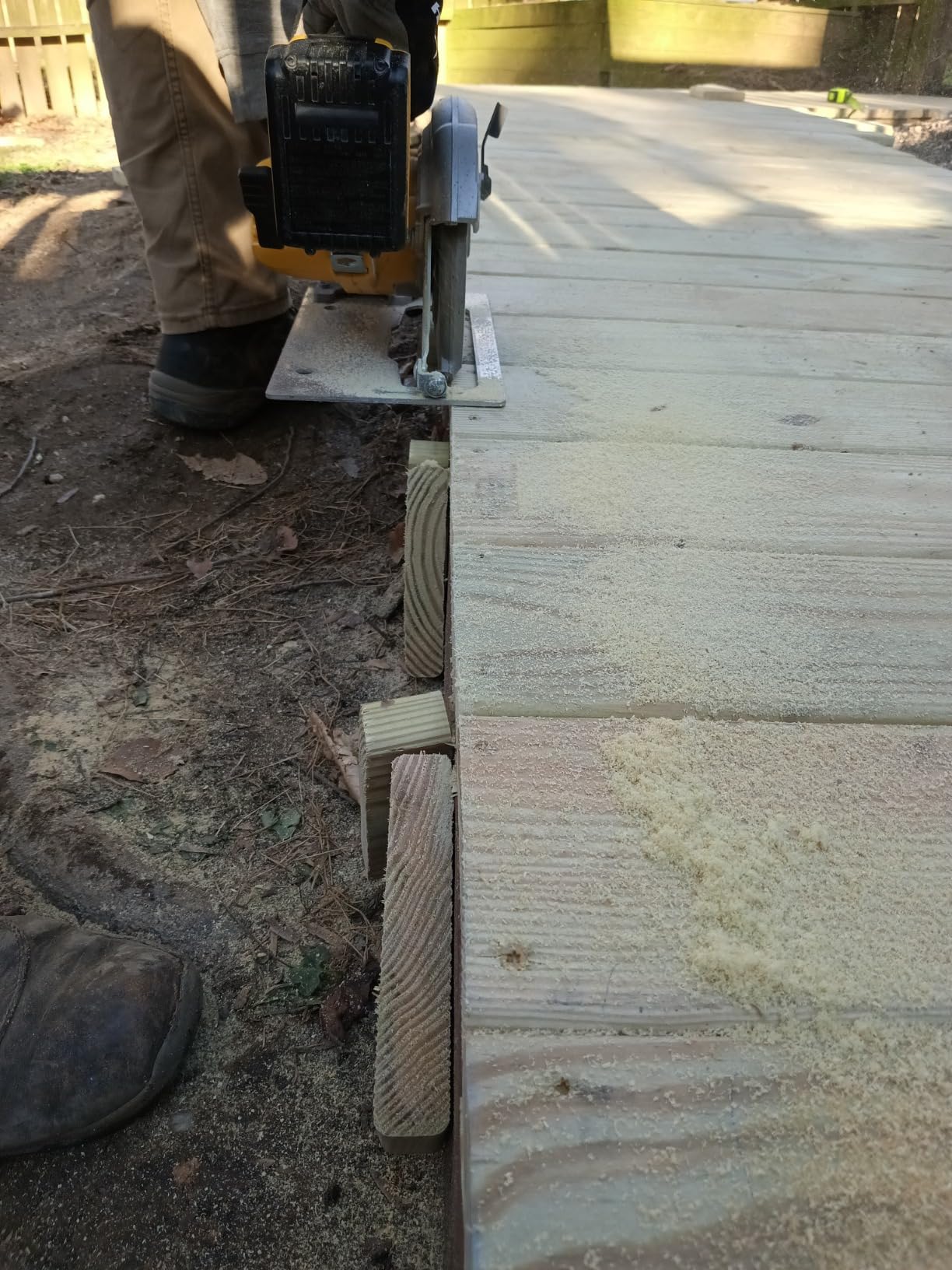 DEWALT 20V MAX Circular Saw Cordless with Brake, 7-1/4 Inch, Tool Only (DCS570B) customer photo 1