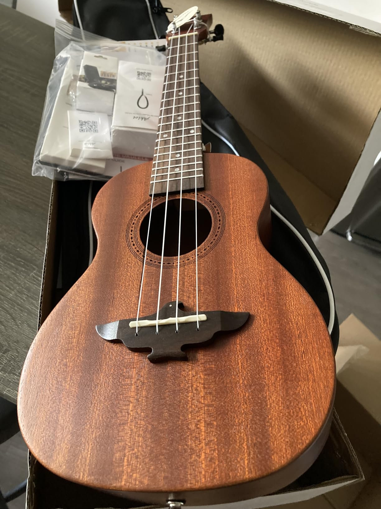 Ukulele, AKLOT Concert Ukelele Solid Mahogany 23 inch for Professional Beginners Adults Kit with Free Online Lesson and Uke Accessories customer photo 1