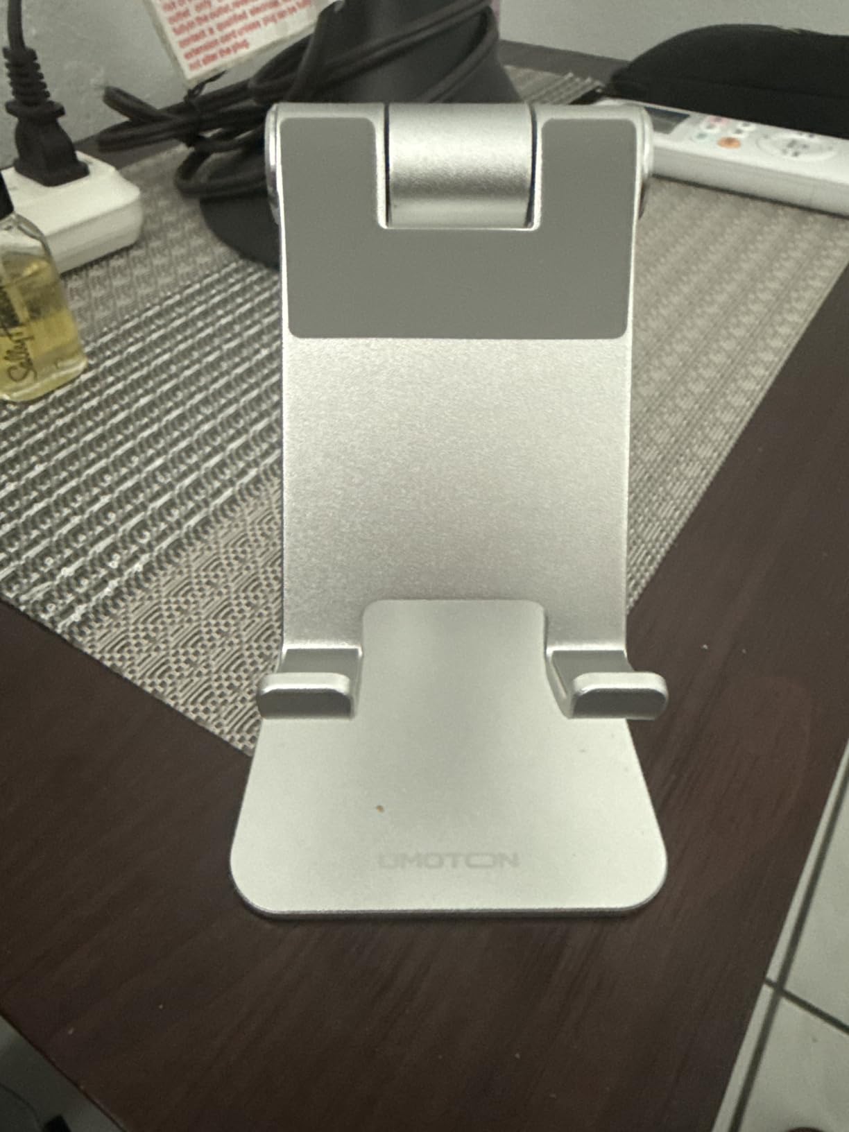OMOTON C2 Adjustable Aluminum Cell Phone Stand with Charging Cutout, Silver customer photo 1