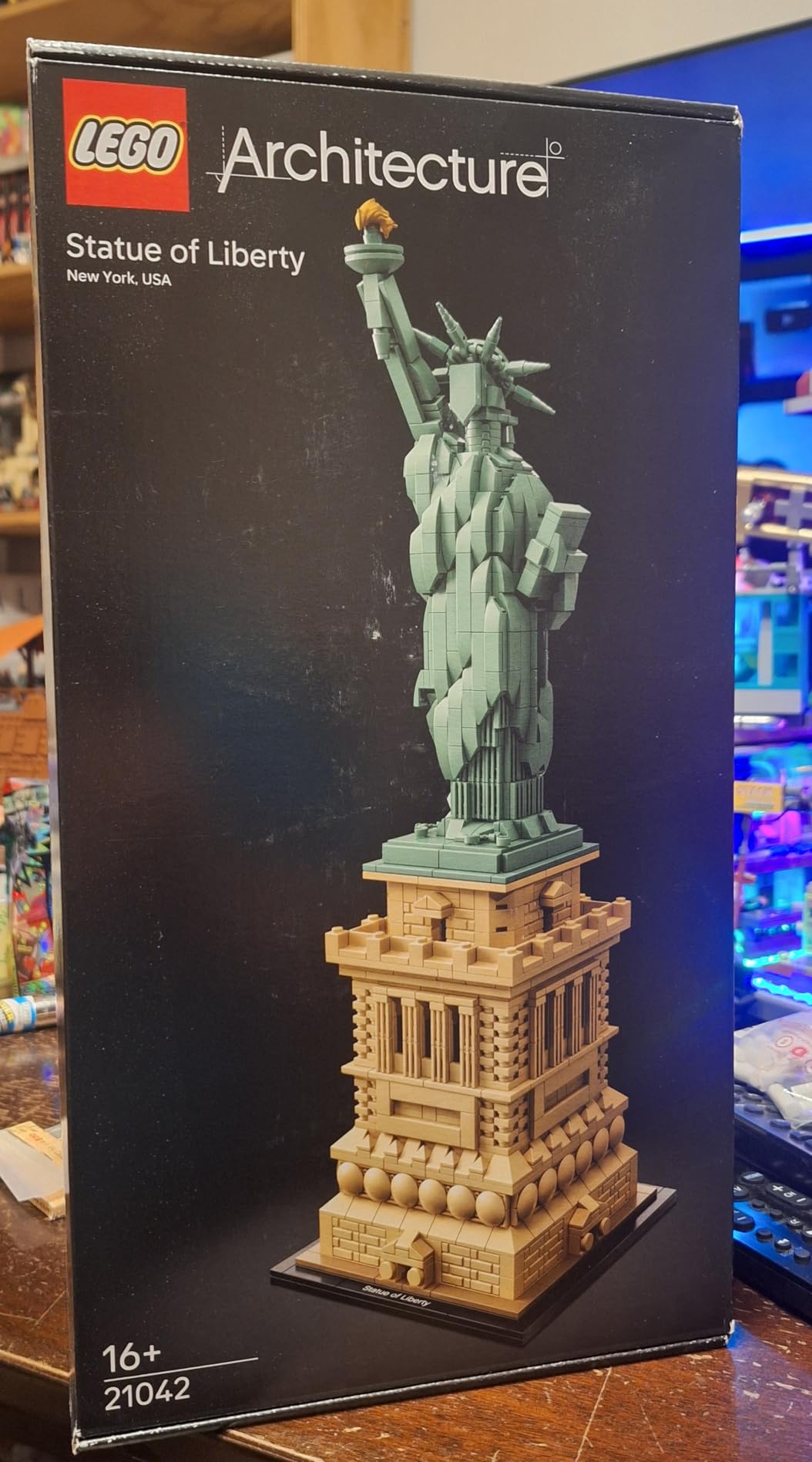 LEGO Architecture Statue of Liberty Model Building Set - Collectible New York City Souvenir, Creative Home Décor or Office Centerpiece, Great Gift Idea for Adults and Teens, 21042 customer photo 1