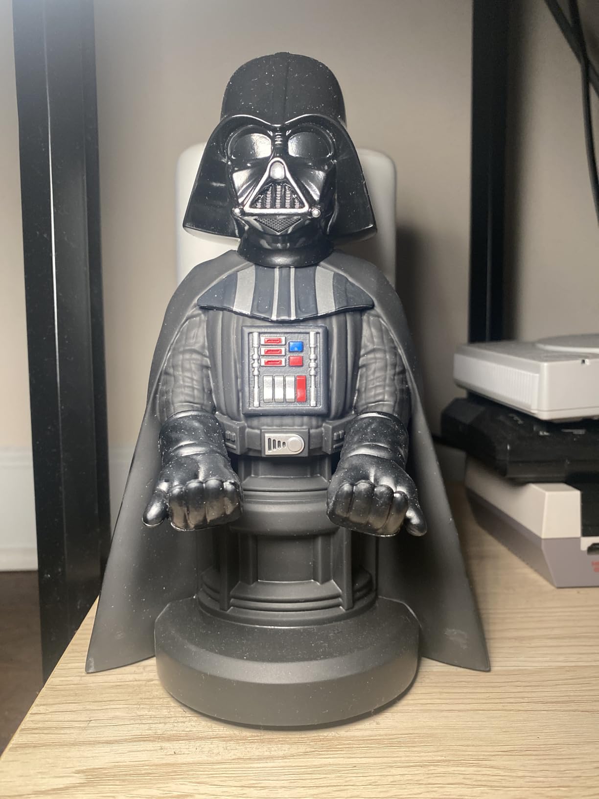 Exquisite Gaming: Star Wars: Darth Vader - Original Mobile Phone & Gaming Controller Holder, Device Stand, Cable Guys, Licensed Figure (Multi-colored) customer photo 1