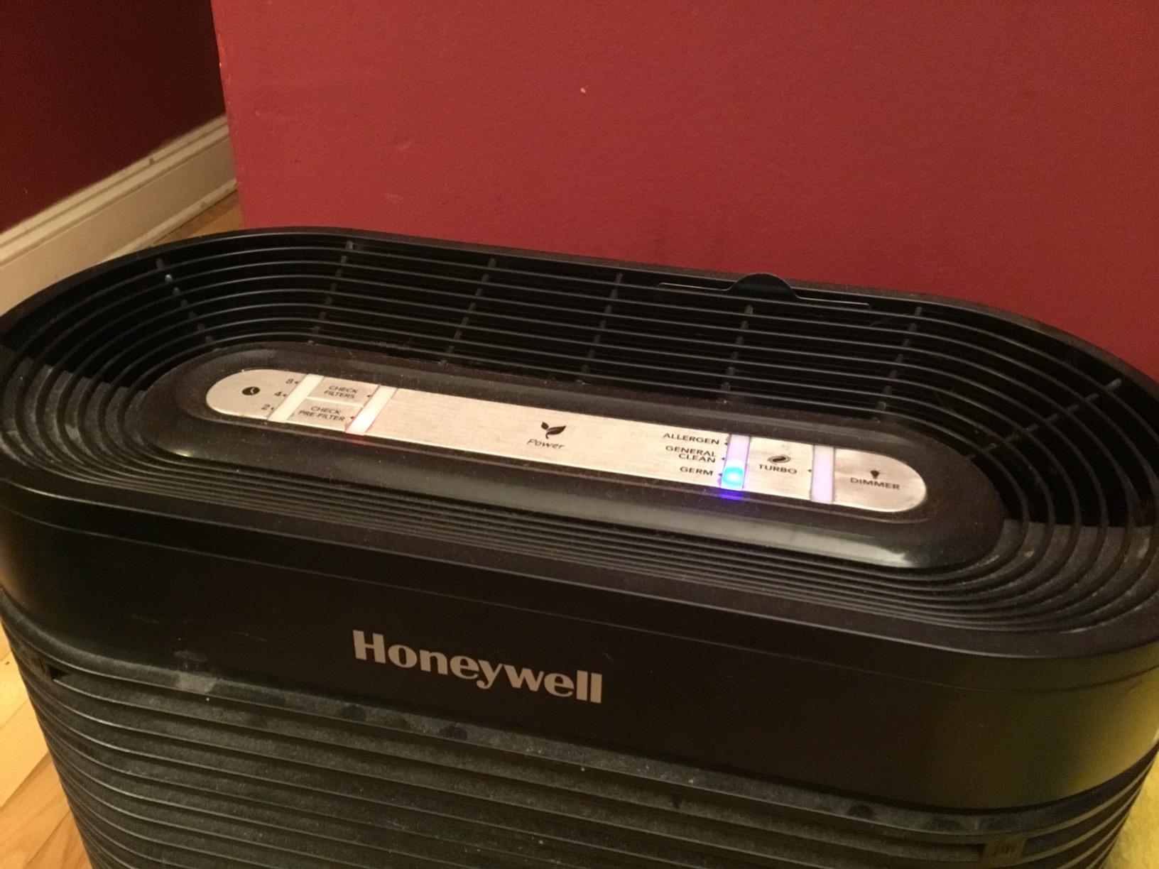 Honeywell AllergenPlus HEPA Air Purifier for Home, 2250 Ft² Rooms in 1 hour, Reduces Allergens, Dust, Pollen, Smoke, Pet Dander, Odors, White, HPA304 customer photo 2