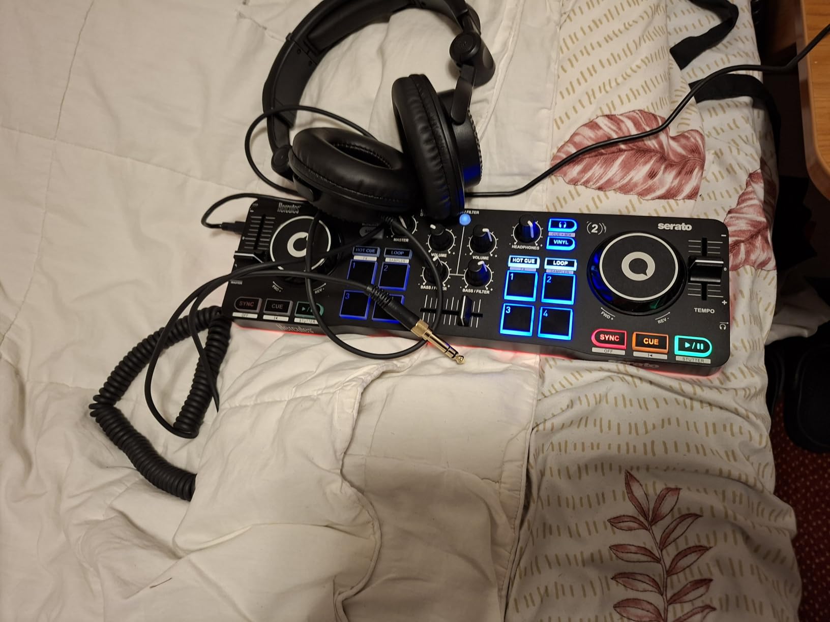Hercules DJControl Starlight - Compact DJ Controller with Light Show customer photo 1