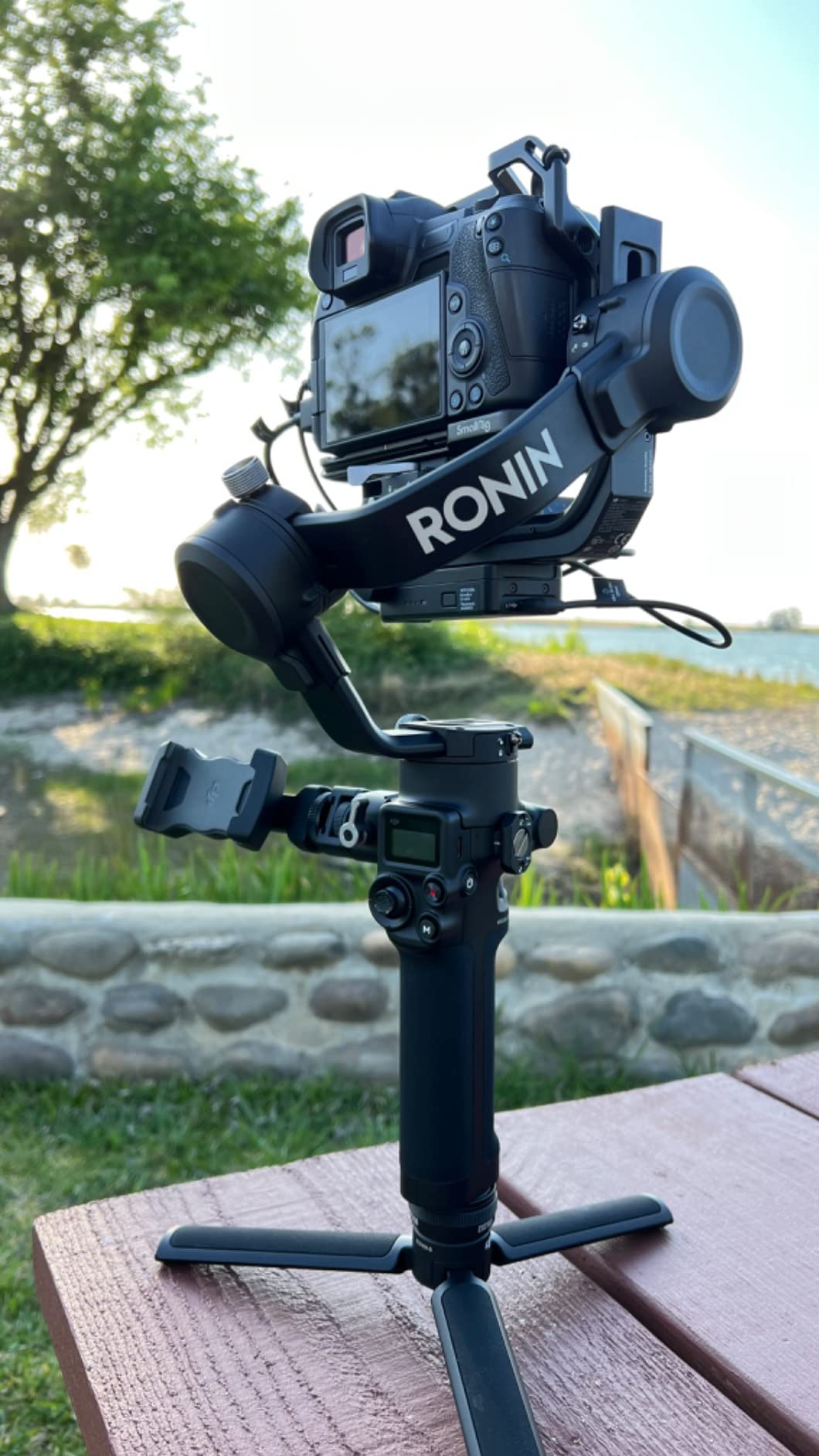 DJI RSC 2 Pro Combo - 3-Axis Gimbal Stabilizer for DSLR and Mirrorless Camera, Nikon Sony Panasonic Canon Fujifilm, Ronin SC, 3kg Payload, Image Transmission, Focus Motor - Black customer photo 1