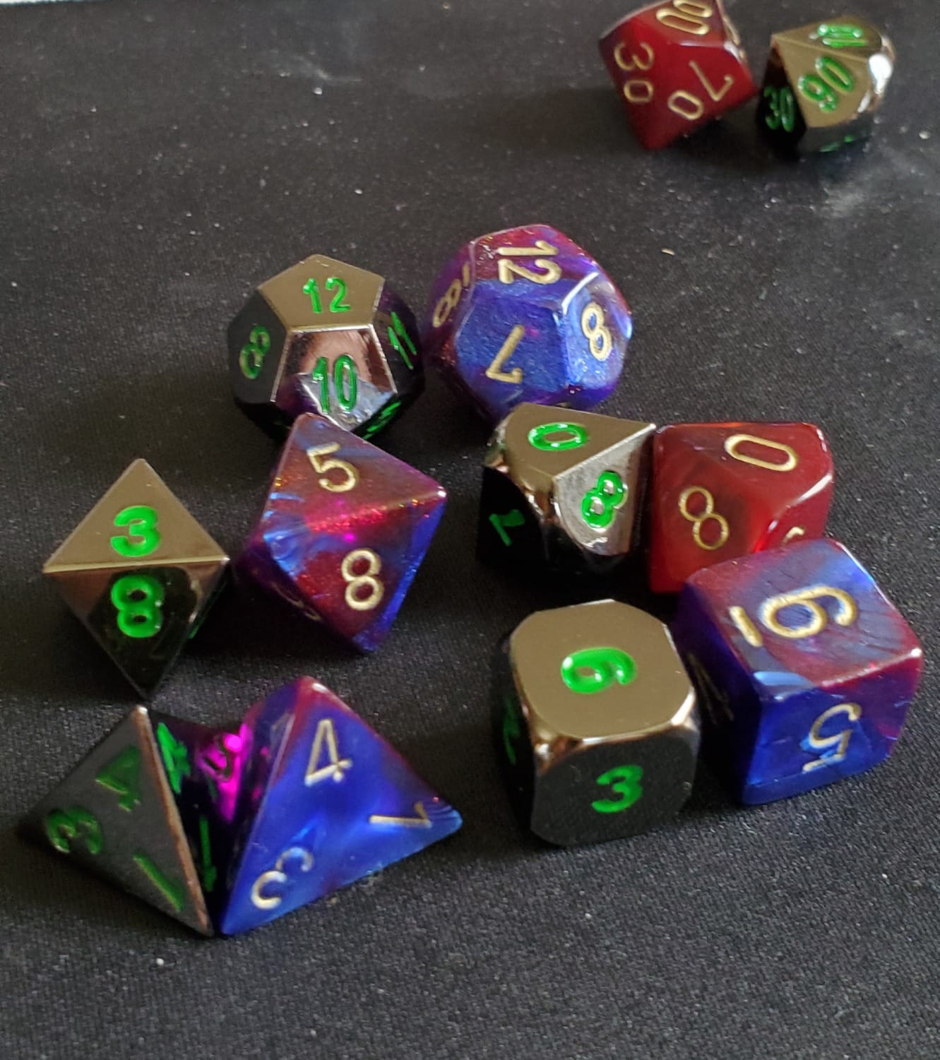 SIQUK 7 Pcs Metal Polyhedral Dice DND Dice Set with Metal Case customer photo 1