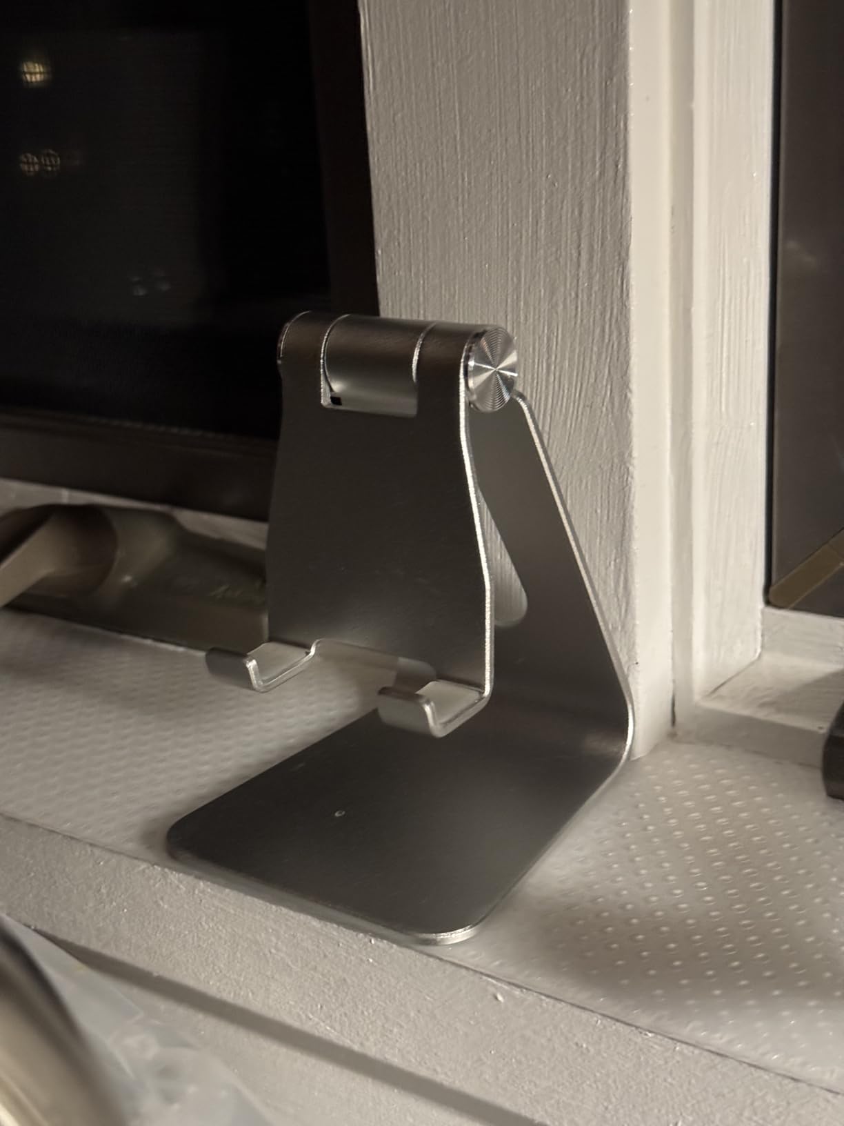 CreaDream Aluminum Cell Phone Stand, Adjustable Phone Holder for Desk customer photo 1