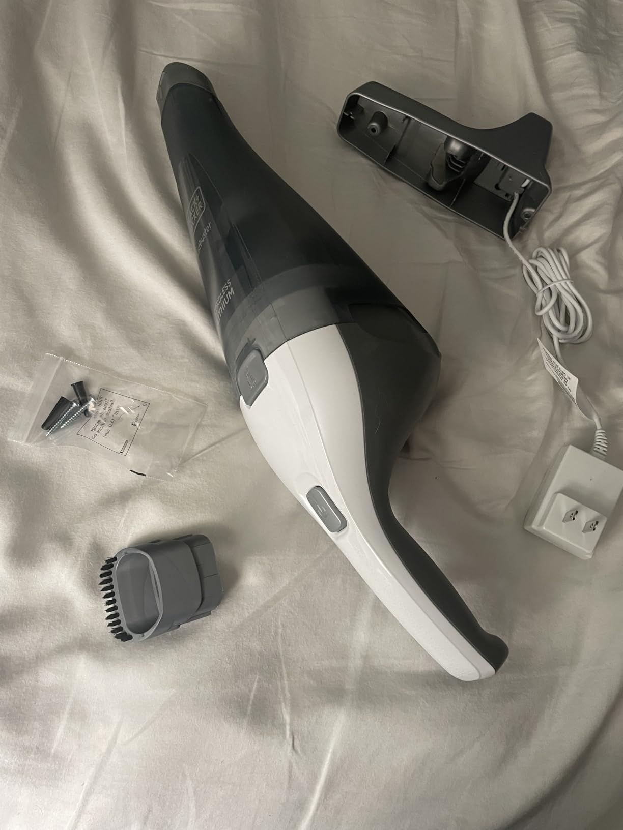 BLACK+DECKER dustbuster Cordless Handheld Vacuum, Portable Car Vacuum Cordless Rechargeable, Wall Mount, Strong Suction QuickClean (HNVC215B10) customer photo 2