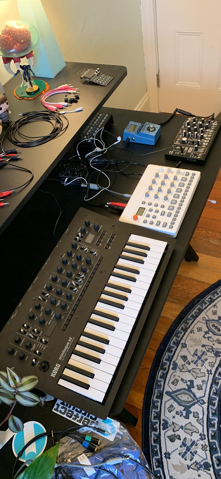 Korg minilogue xd 37-key Polyphonic Analog Synththesizer w/ 16-step Sequencer, 4 Voices and OLED Oscilloscope (MINILOGUEXD) customer photo 1
