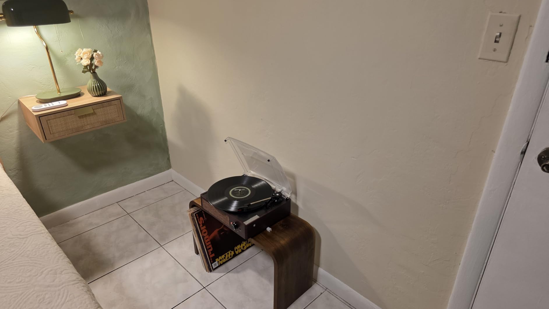 Vinyl Record Player Turntable with Built-in Bluetooth Receiver & 2 Stereo Speakers, 3 Speed 3 Size Portable Retro Record Player for Entertainment and Home Decoration customer photo 1