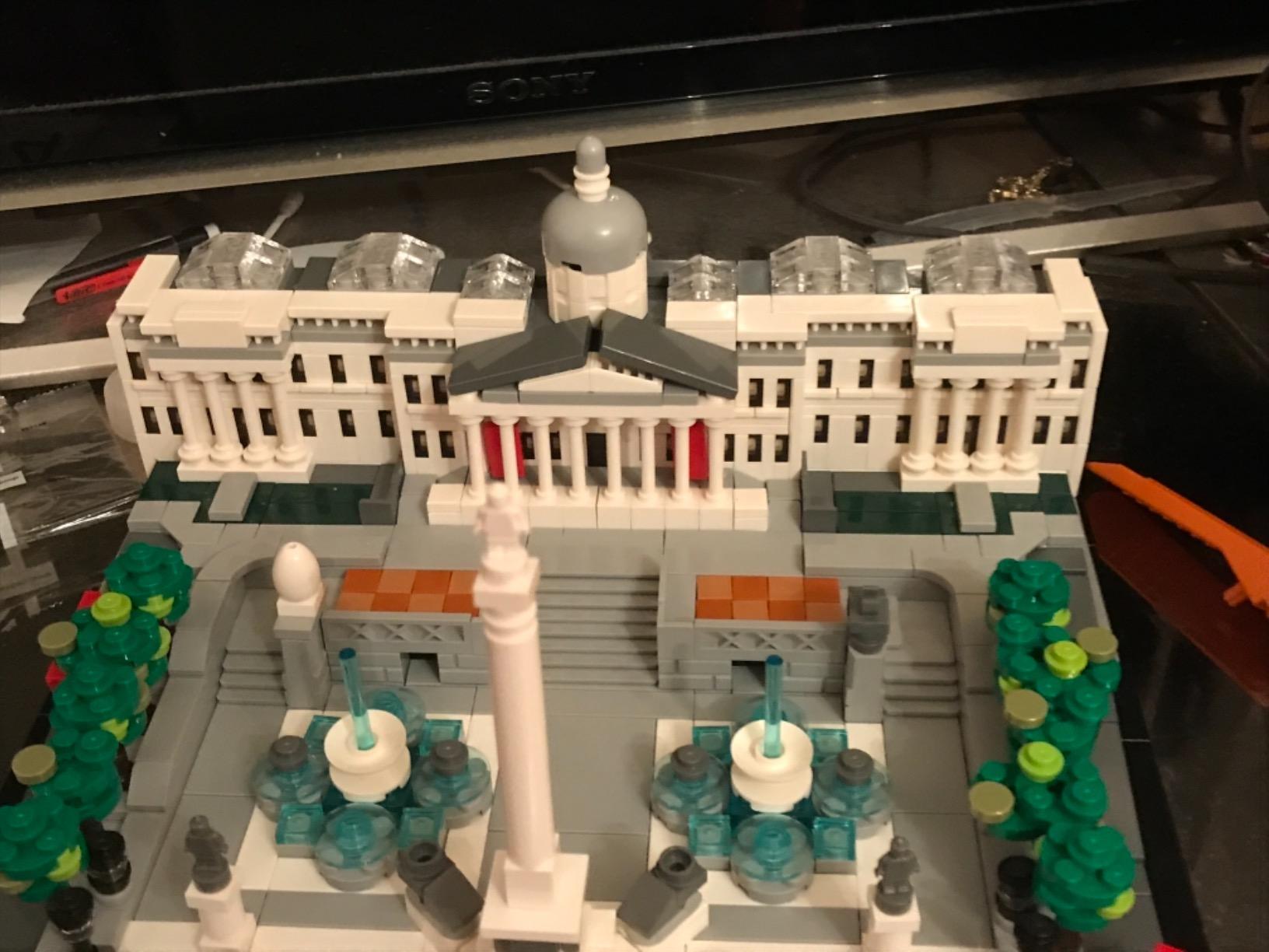 LEGO Architecture 21045 Trafalgar Square Building Kit (1197 Pieces) customer photo 2
