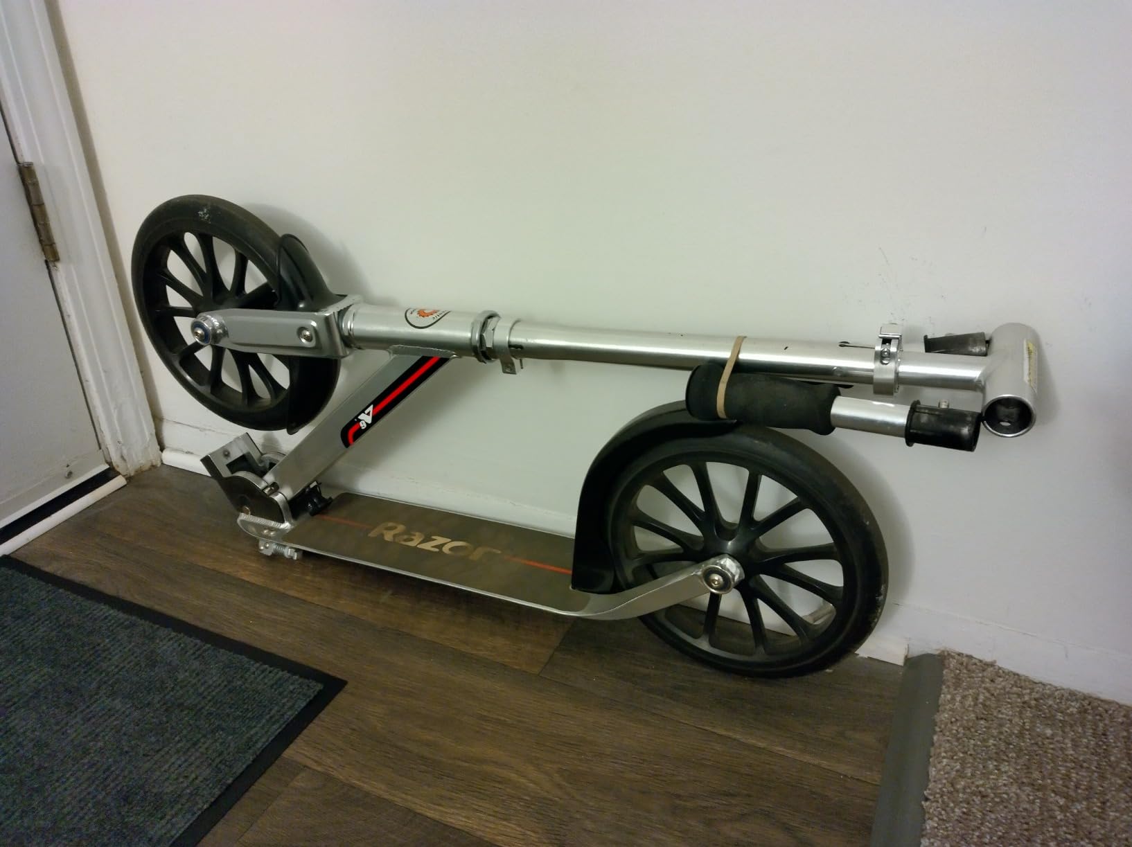 Razor Scooter A6 Model Kick Scooter | Classic Manual Standup customer photo 2