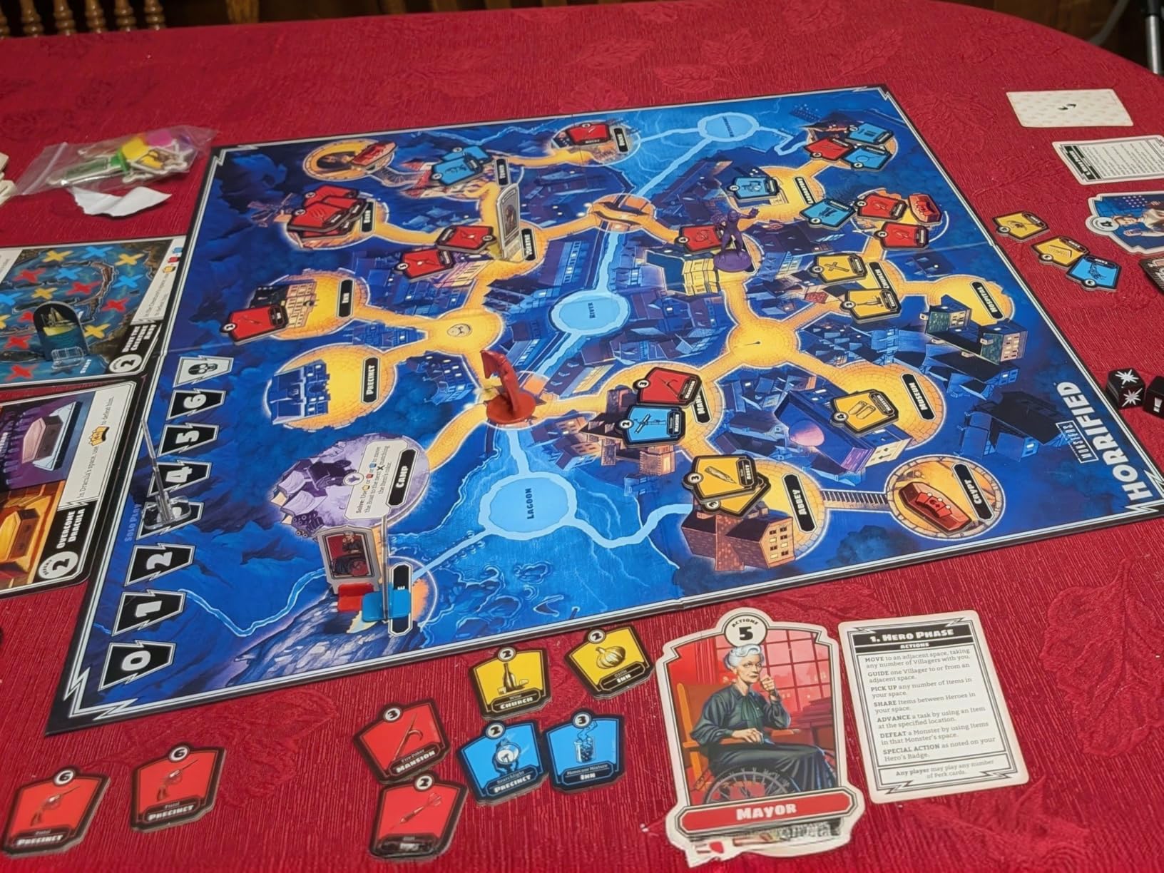 Ravensburger Horrified Games - Universal Monsters - Strategy Board Game - Boost Critical Thinking & Teamwork - Cooperative Gameplay - Unique Monster Challenges - 1 to 5 Players - Adults & Kids 10+ customer photo 2