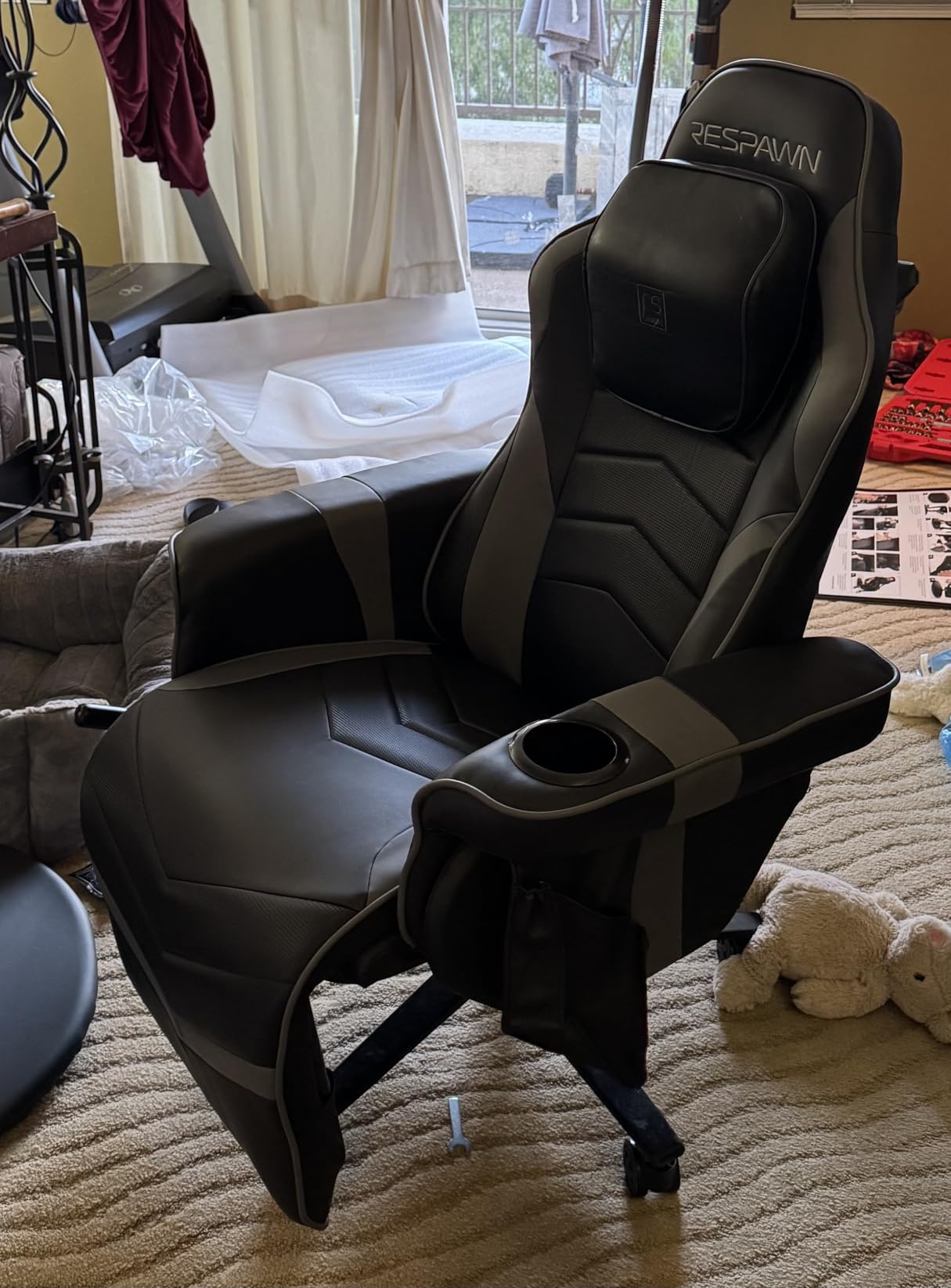 Respawn 900 Gaming Recliner Chair with Footrest, Cup Holder and Swivel customer photo 2