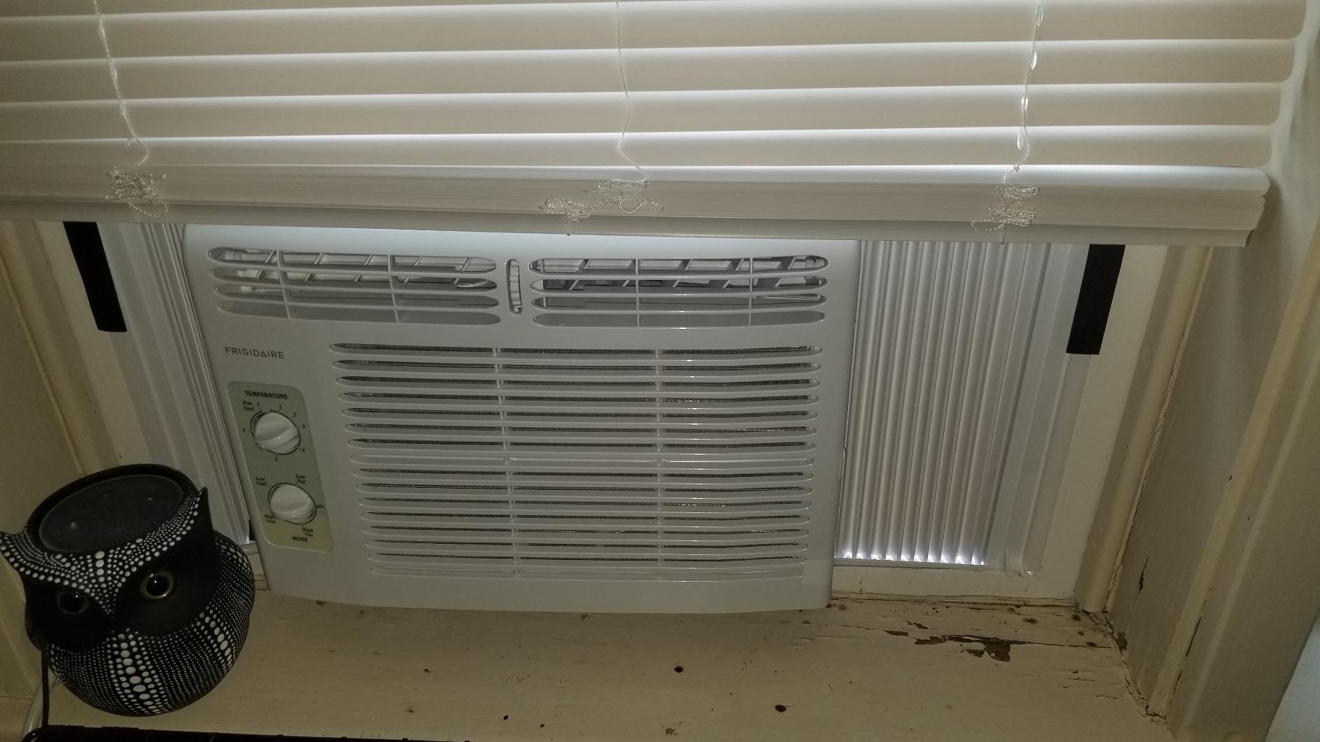Frigidaire 5,000 BTU Window-Mounted Air Conditioner, Cools Up to 150 Sq. Ft., Quiet Operation, Effortless Temperature Control, 2 Fan Speeds, Auto Restart, White customer photo 1