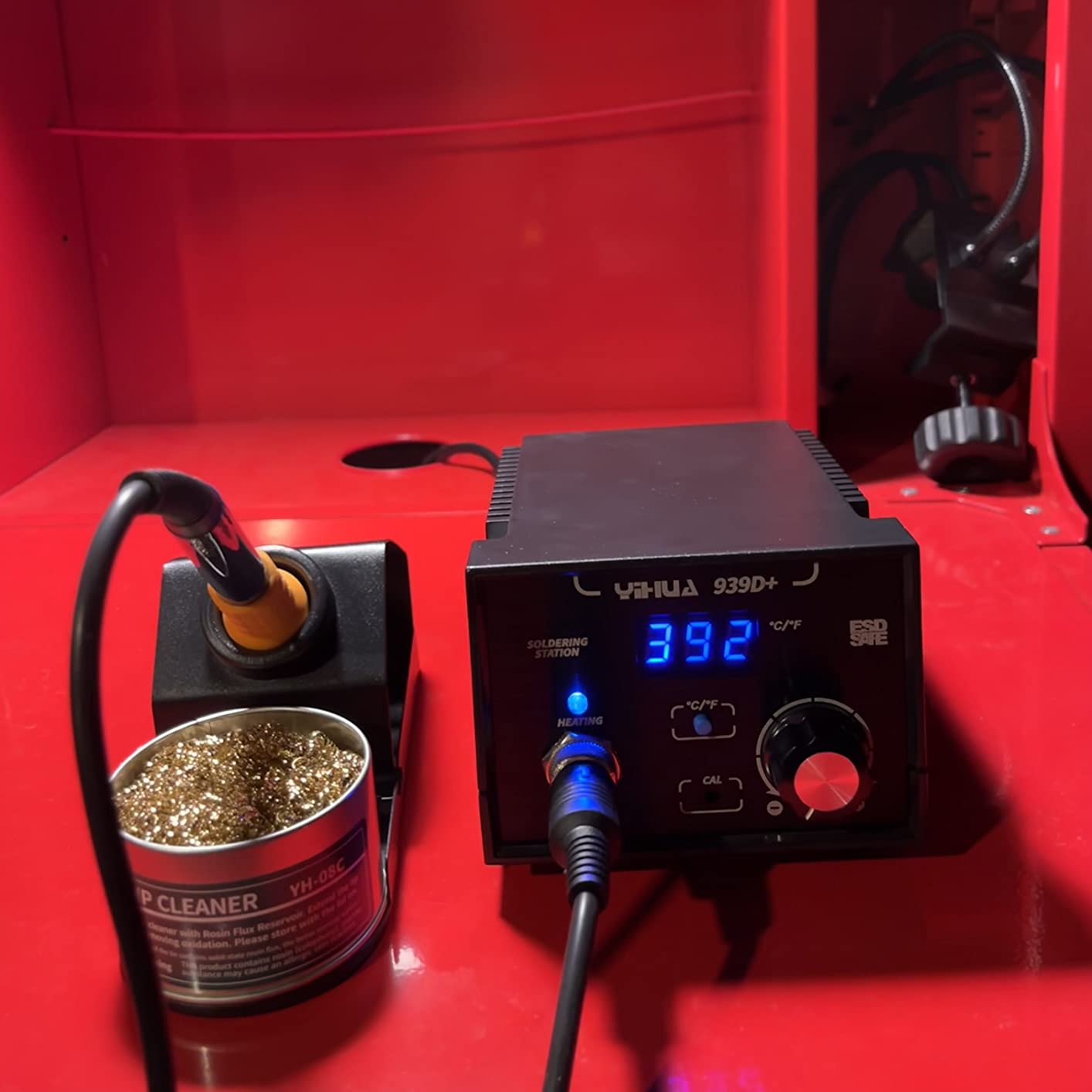 YIHUA 939D+ Digital Soldering Station, 75W Equivalent with Precision Heat Control (392°F to 896°F) and Built-in Transformer. ESD Safe, Lead Free with °C/°F display (Black) customer photo 1